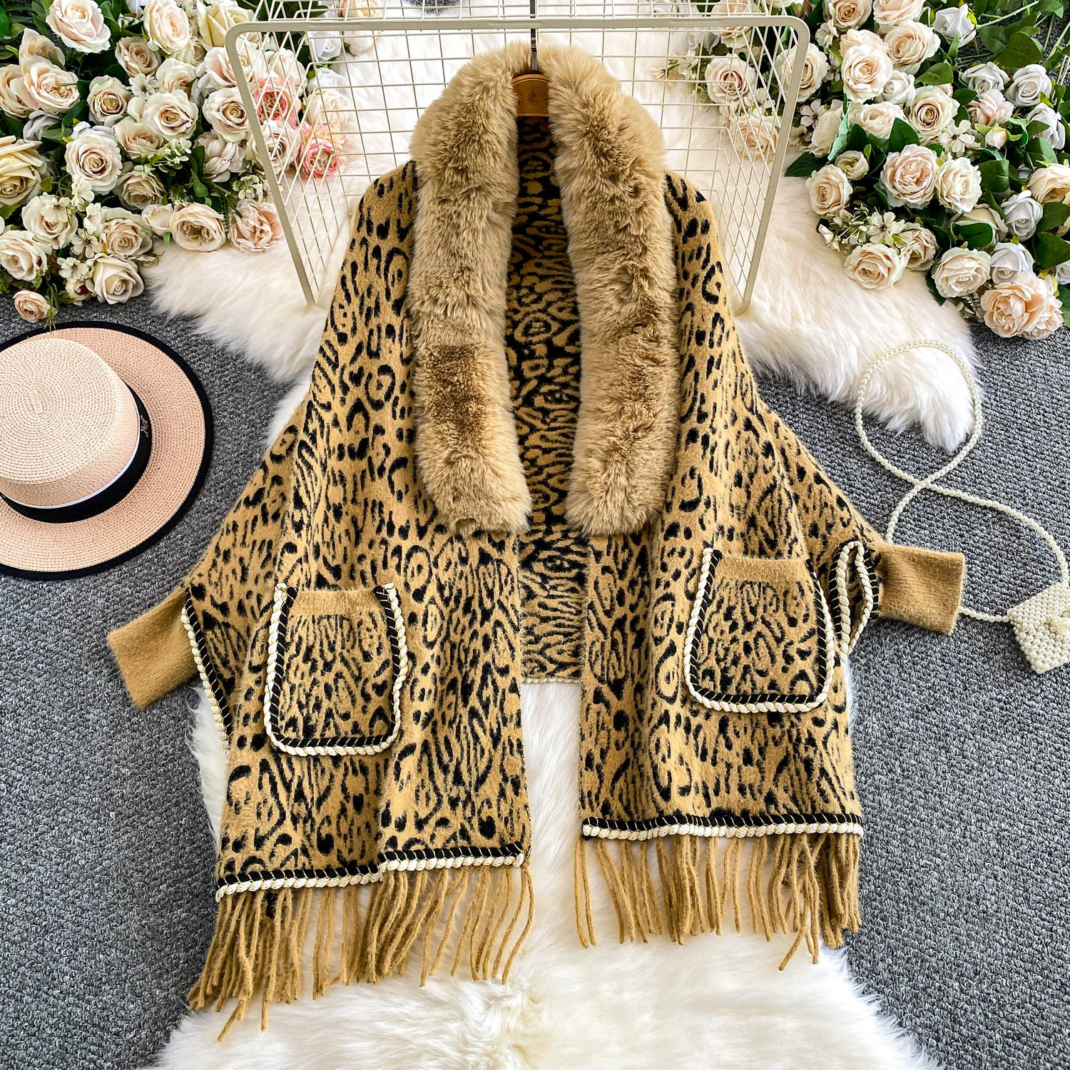 Женские зимние шубы с кисточками, куртки, женские элегантные леопардовые шаль, кардиган с рукавами «летучая мышь», женские теплые модные праздничные пальто
Женские зимние шубы с кисточками, куртки, женские элегантные леопардовые шаль, кардиган с рукавами «летучая мышь», женские теплые модные праздничные пальто