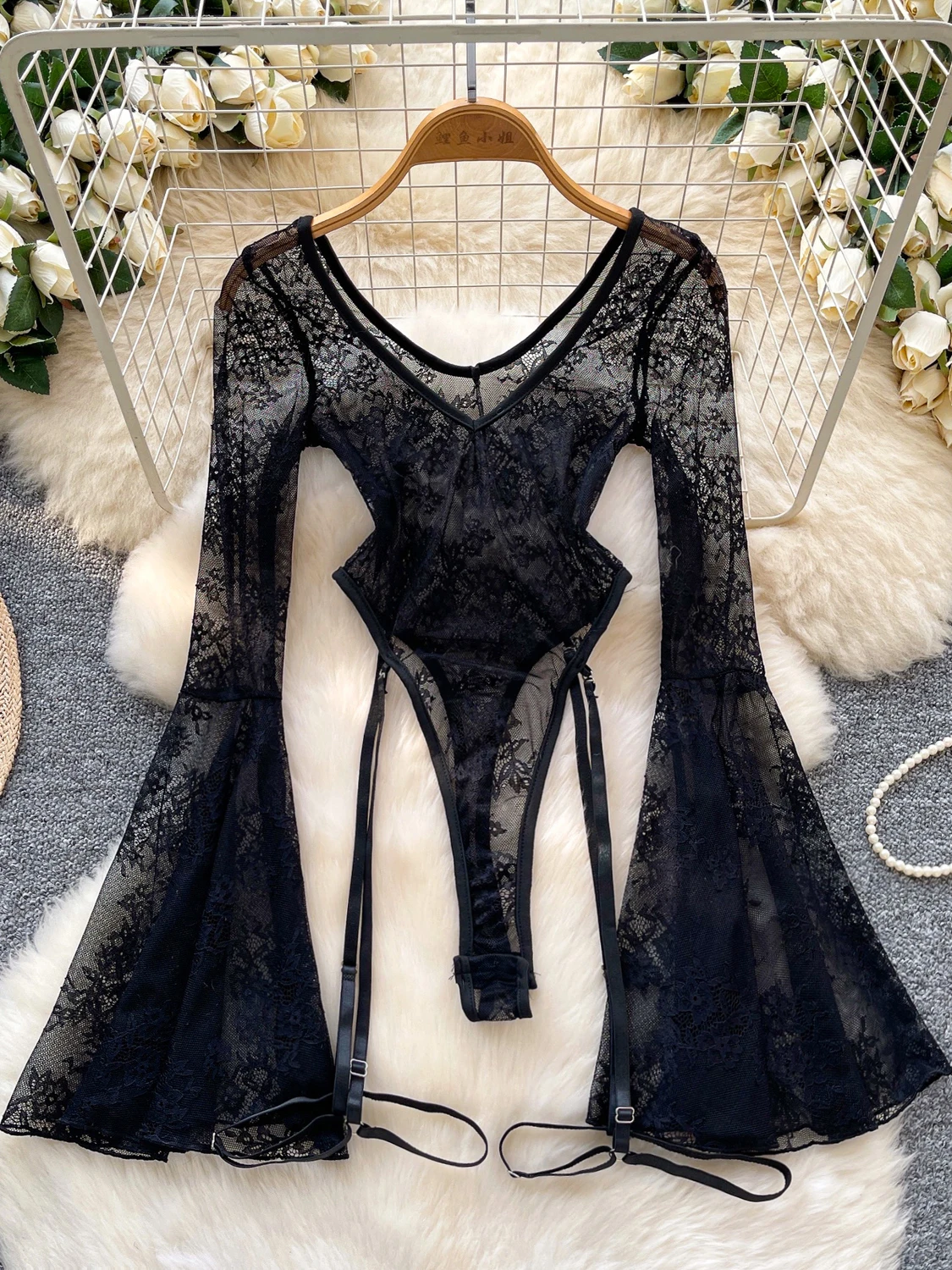Sexy Lace See-through Bodysuit with Bell Sleeves Slimming High-waisted Short Pants Hook-and-eye Closure Commute Style Bodysuit
Sexy Lace See-through Bodysuit with Bell Sleeves Slimming High-waisted Short Pants Hook-and-eye Closure Commute Style Bodysuit