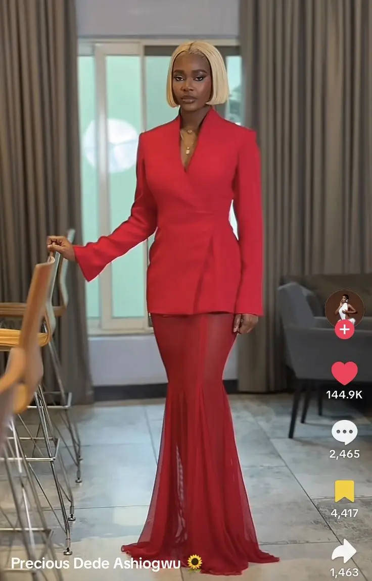 Formal Women Suit Skirt Set 2 Pcs Blazer+Sheer Prom Dress Single Breasted Business Office Lady Jacket Wedding Coat Customized
Formal Women Suit Skirt Set 2 Pcs Blazer+Sheer Prom Dress Single Breasted Business Office Lady Jacket Wedding Coat Customized