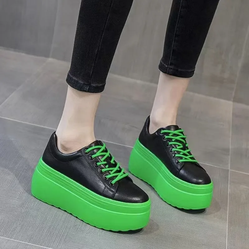 2025 New Sponge Cake Shoes Female with A Height Increase of 8 Cm Genuine Leather Women Casual Black and White Thick Soled Shoes
2025 New Sponge Cake Shoes Female with A Height Increase of 8 Cm Genuine Leather Women Casual Black and White Thick Soled Shoes