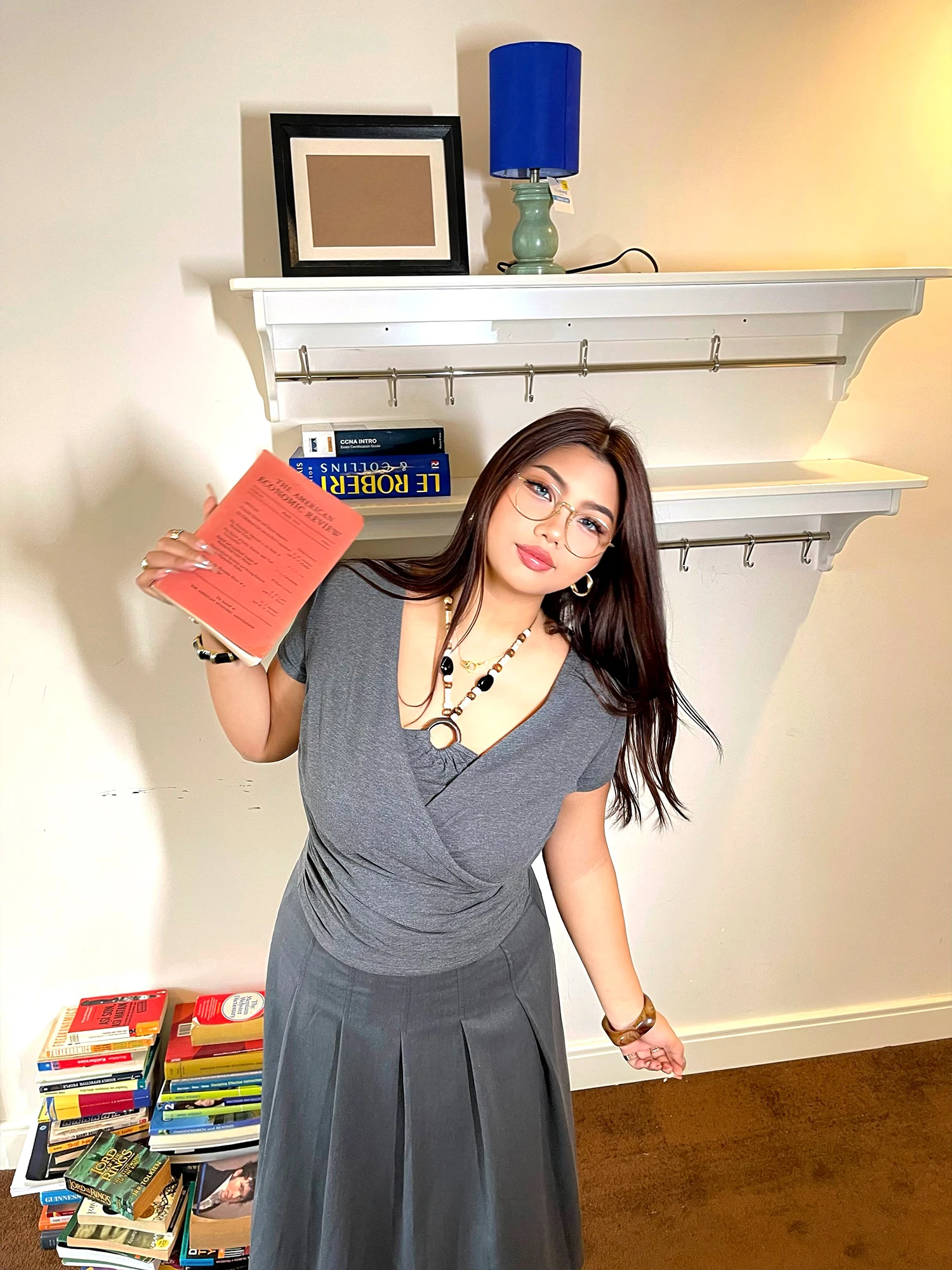 Сексуальная облегающая футболка с V-образным вырезом и коротким рукавом для женщин, летняя, больших размеров, топ на бретельках, для ношения как нижний слой или как самостоятельная вещь, базовая футболка
Сексуальная облегающая футболка с V-образным вырезом и коротким рукавом для женщин, летняя, больших размеров, топ на бретельках, для ношения как нижний слой или как самостоятельная вещь, базовая футболка