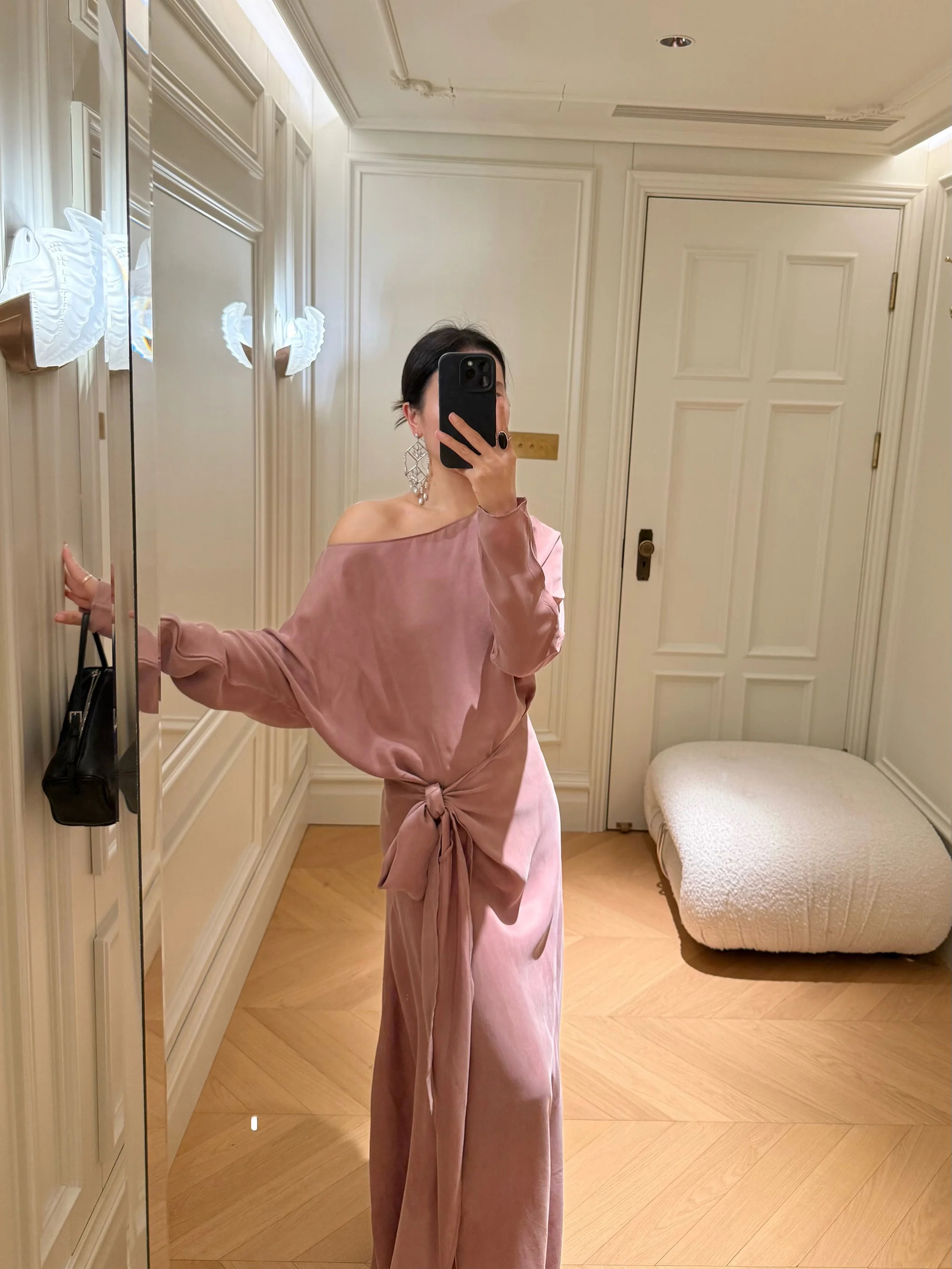 Elegant Lightweight Copper Ammonia Silk Shoulder Bared Loose Fit Skirt Set by DALII OFFICIAL High Waist Spring Fashion
Elegant Lightweight Copper Ammonia Silk Shoulder Bared Loose Fit Skirt Set by DALII OFFICIAL High Waist Spring Fashion