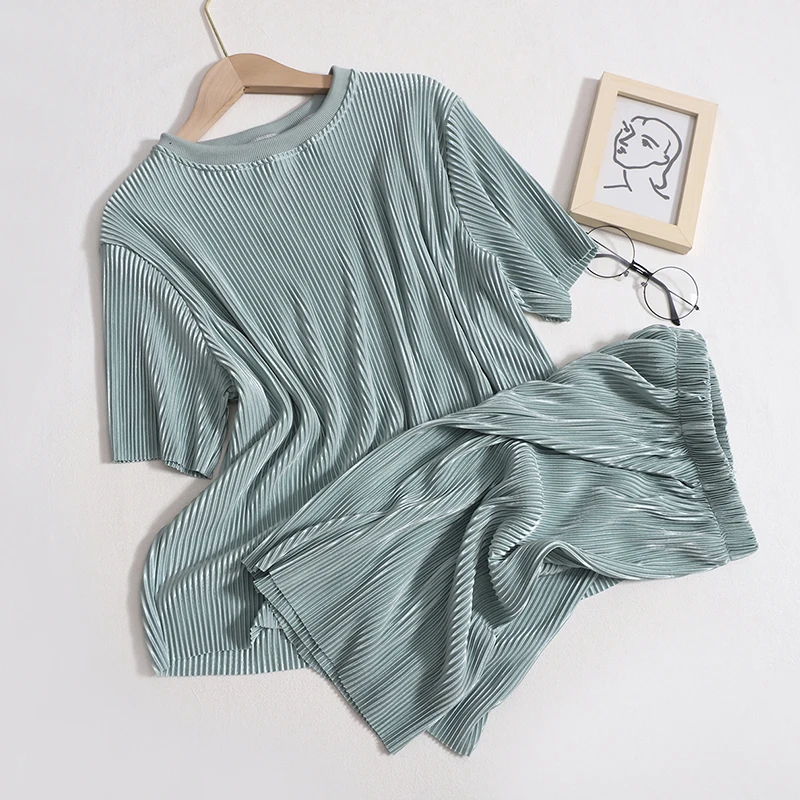 Two-piece Set Casual Shorts Suit Female Fashion Summer New Temperament O Neck T-shirt + High Waist Slit Wide Leg Shorts Womens
Two-piece Set Casual Shorts Suit Female Fashion Summer New Temperament O Neck T-shirt + High Waist Slit Wide Leg Shorts Womens