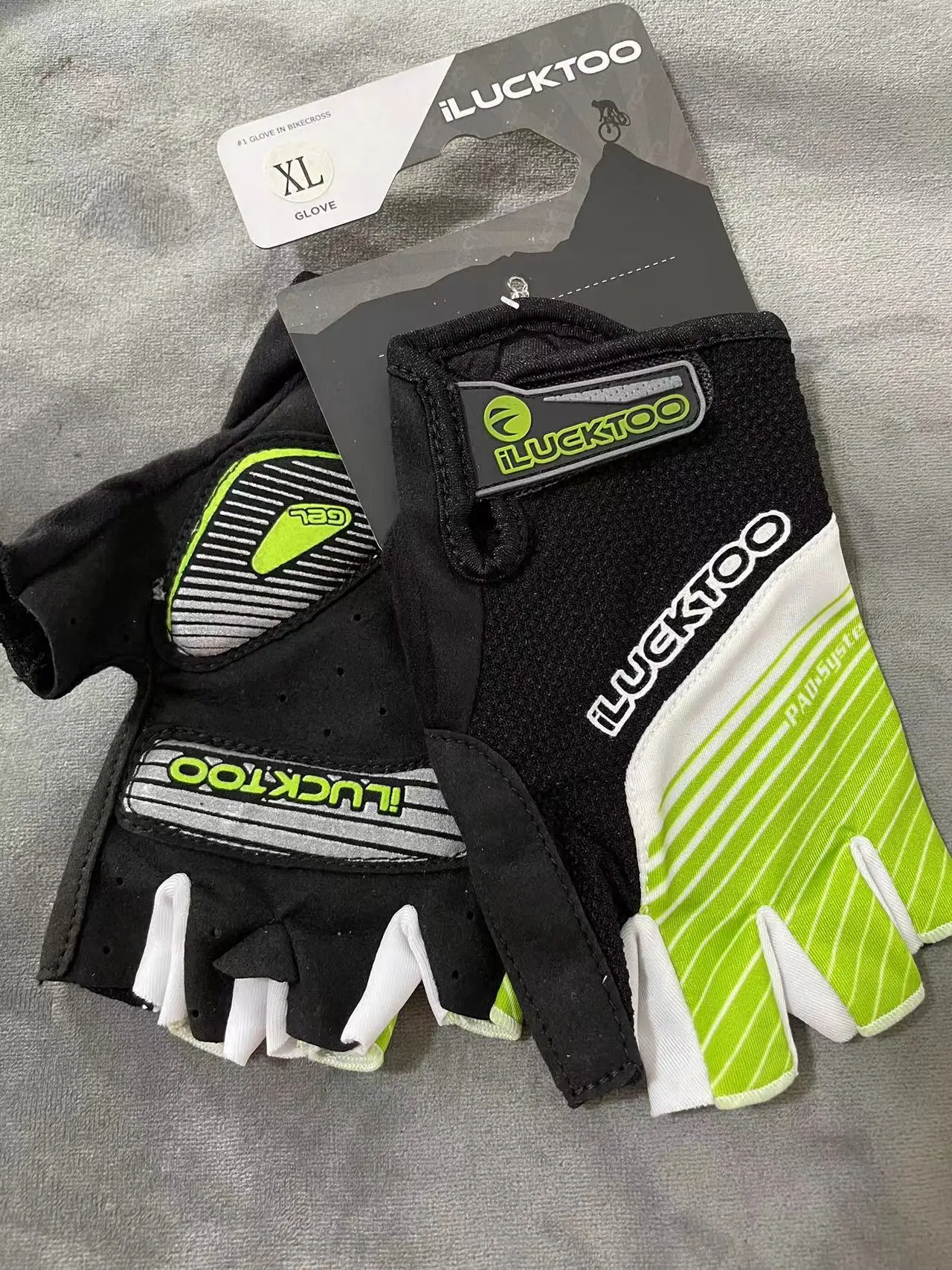 Short-fingered gloves with wrist design, comfortable and breathable for men and women, suitable for outdoor sports and cycling e
Short-fingered gloves with wrist design, comfortable and breathable for men and women, suitable for outdoor sports and cycling e