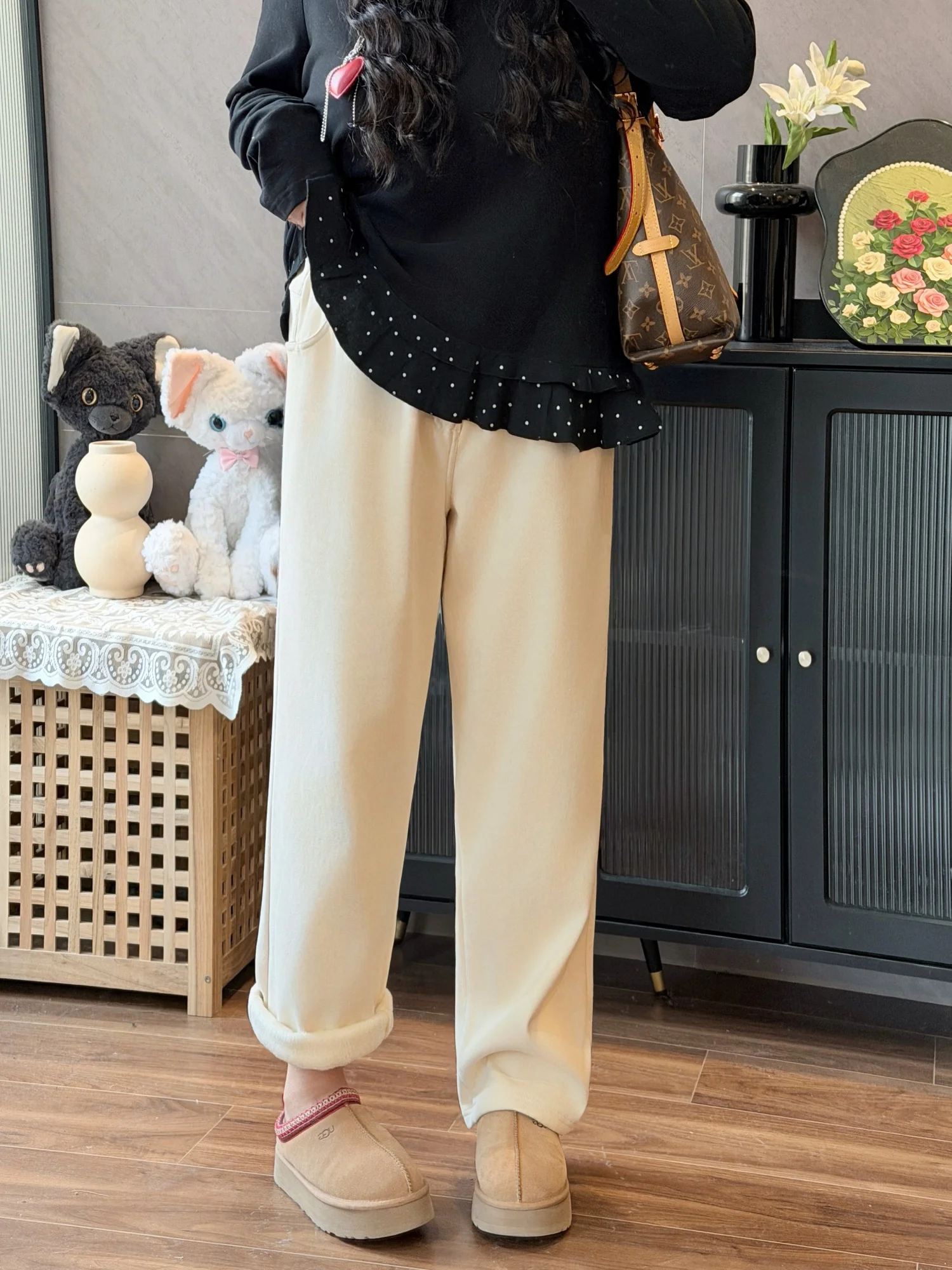 Женские брюки больших размеров с высокой талией и прямыми штанинами на подкладке для похудения, новые зимние удобные хлопковые джинсы
Женские брюки больших размеров с высокой талией и прямыми штанинами на подкладке для похудения, новые зимние удобные хлопковые джинсы