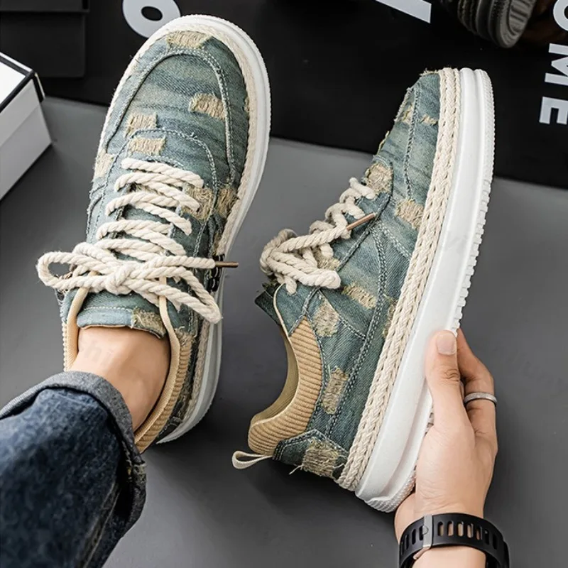 Осень 2023, новый нишевый дизайн, мужские повседневные парусиновые туфли с низким берцем на толстой подошве, модные трендовые универсальные удобные кроссовки на платформе
Осень 2023, новый нишевый дизайн, мужские повседневные парусиновые туфли с низким берцем на толстой подошве, модные трендовые универсальные удобные кроссовки на платформе