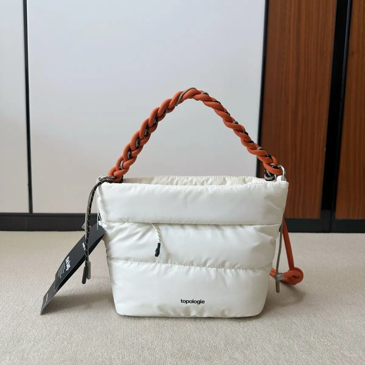Topo Cloud Bucket Bag Multifunctional Crossbody Handheld Unisex New Premium Versatile Casual Small Square Purse
Topo Cloud Bucket Bag Multifunctional Crossbody Handheld Unisex New Premium Versatile Casual Small Square Purse