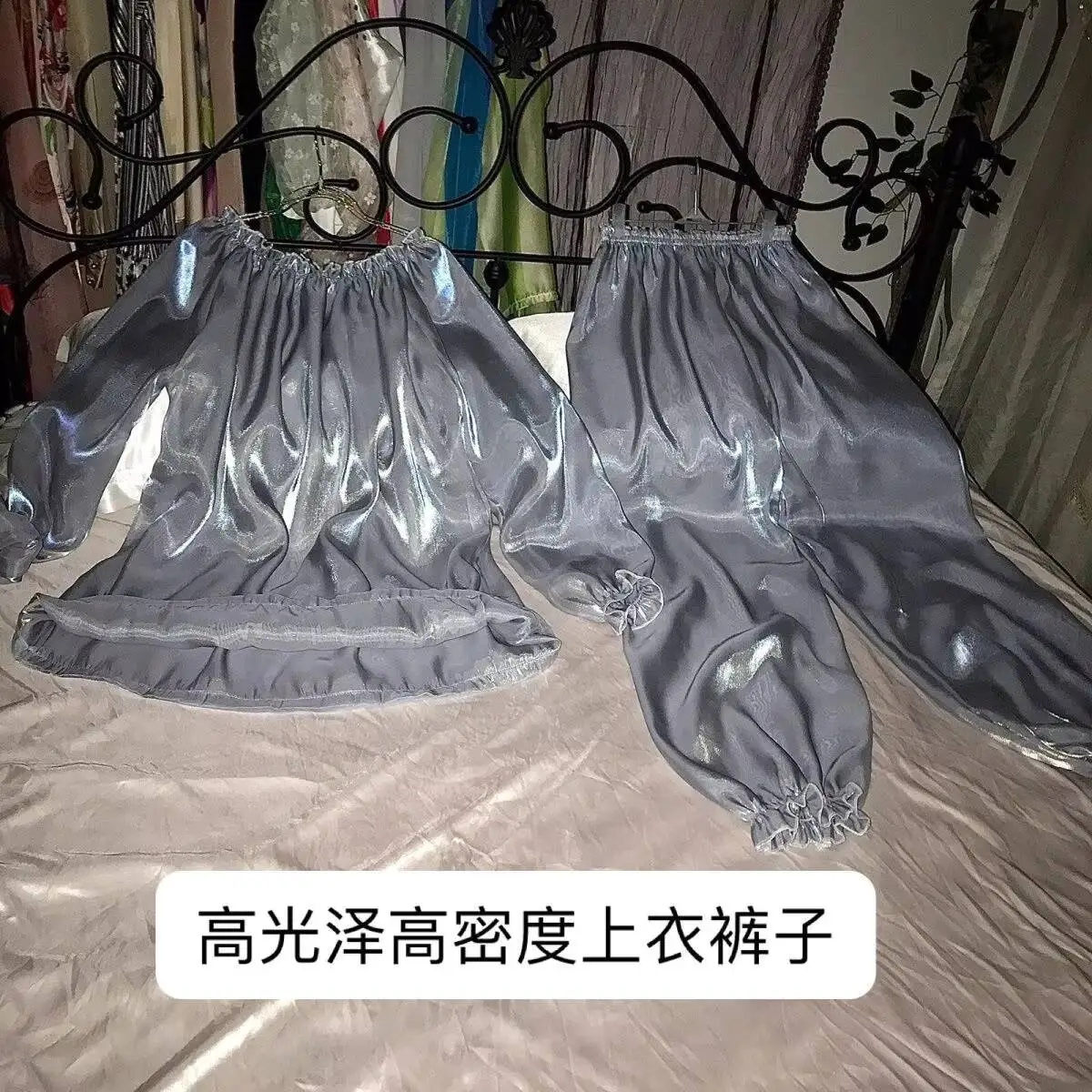 Глянцевый атлас из ледяного шелка, комплект из 2 предметов, топ с длинными рукавами, штаны для сна, низ
Глянцевый атлас из ледяного шелка, комплект из 2 предметов, топ с длинными рукавами, штаны для сна, низ