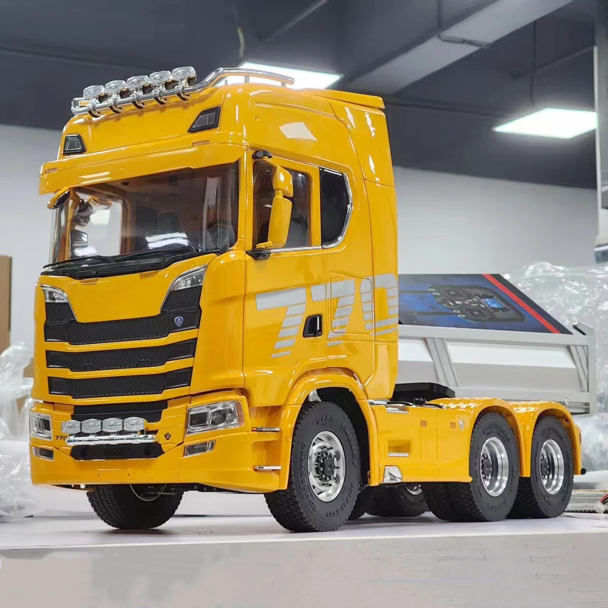 Tamiya 770S RC Trailer 1/14 6x6 RC Trailer with Lights Sounds Remote Control Truck Simulation Engineering Machinery Model Toys
Tamiya 770S RC Trailer 1/14 6x6 RC Trailer with Lights Sounds Remote Control Truck Simulation Engineering Machinery Model Toys