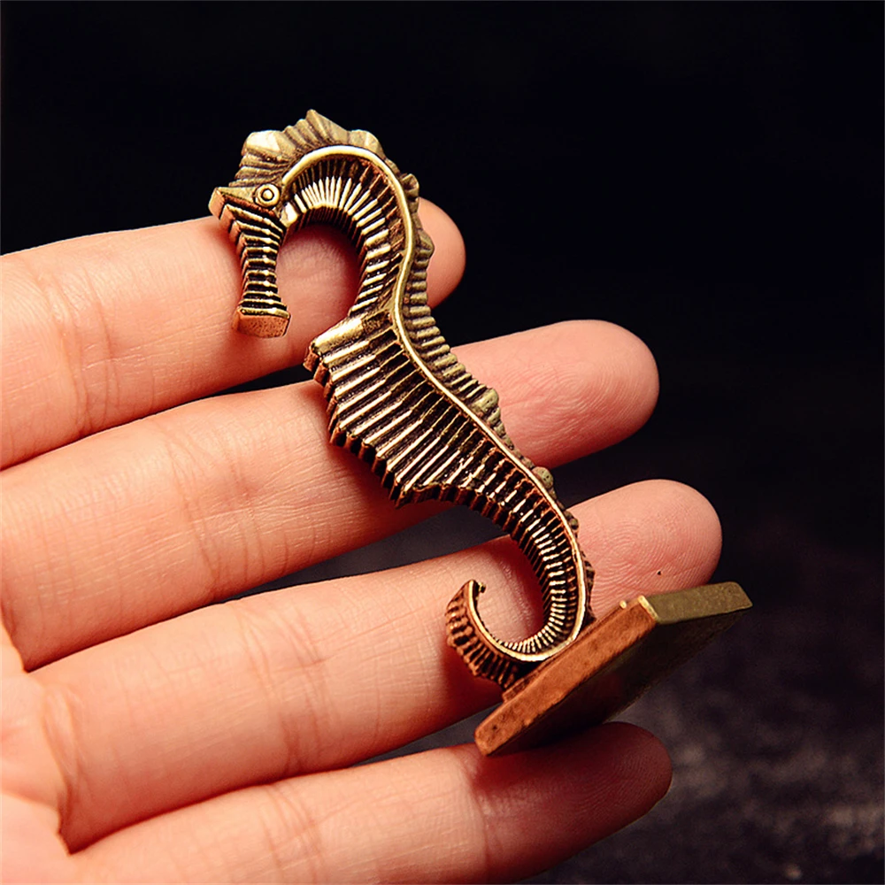 6cm Solid Brass Seahorse Sculpture - Desk Ornament for Tea Ceremony & Office, Home Decor, Miniature Collectible Artifact
6cm Solid Brass Seahorse Sculpture - Desk Ornament for Tea Ceremony & Office, Home Decor, Miniature Collectible Artifact