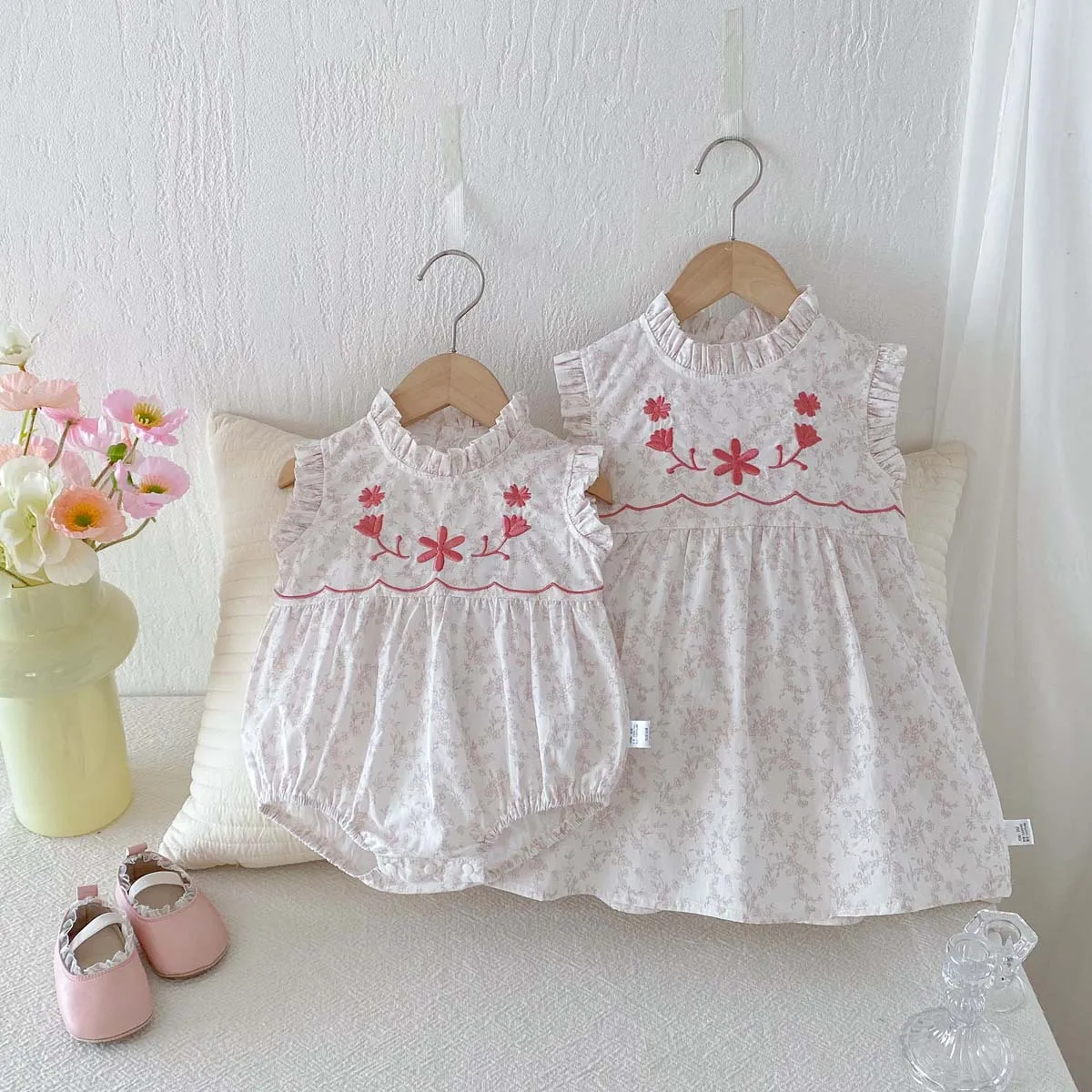 Детская одежда, летняя одежда, женские юбки, вышитые цветы, воротник с волнистым краем, летний тонкий дизайн
Детская одежда, летняя одежда, женские юбки, вышитые цветы, воротник с волнистым краем, летний тонкий дизайн