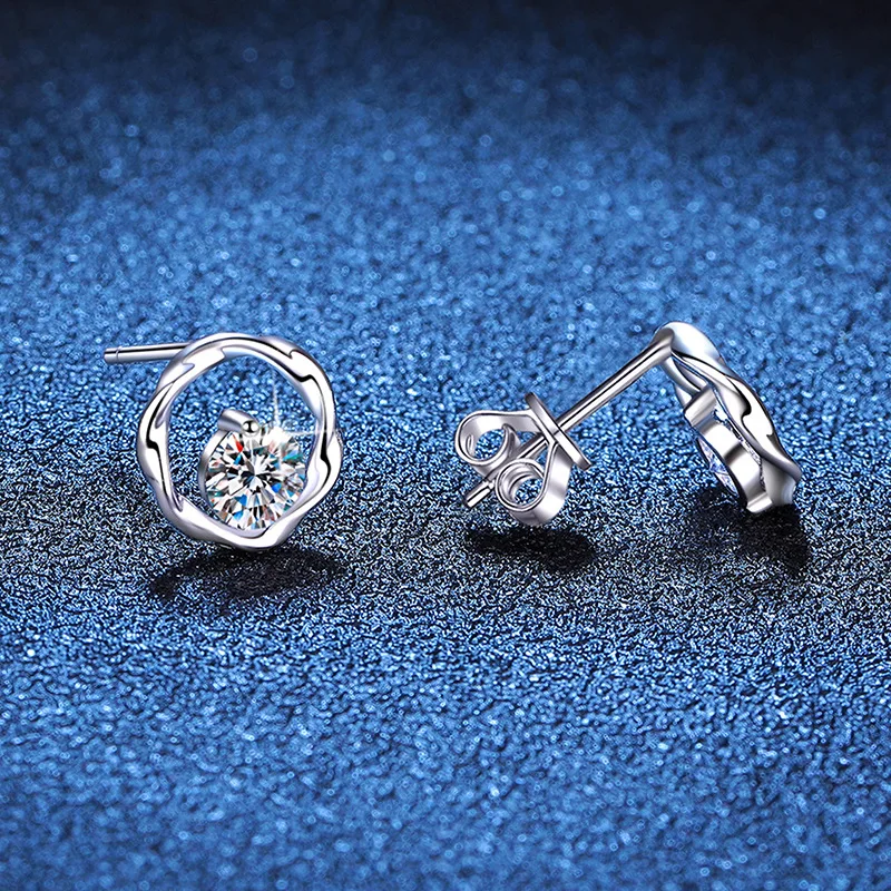 LioraGem Women's Moebius Minimalist Moissanite Stud Earrings, D-Color 0.5 Carat Moissanite Ear Jewelry Platinum PT950 Stamp
LioraGem Women's Moebius Minimalist Moissanite Stud Earrings, D-Color 0.5 Carat Moissanite Ear Jewelry Platinum PT950 Stamp