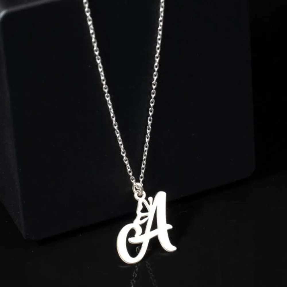 Personalized butterfly letter necklace
Personalized butterfly letter necklace