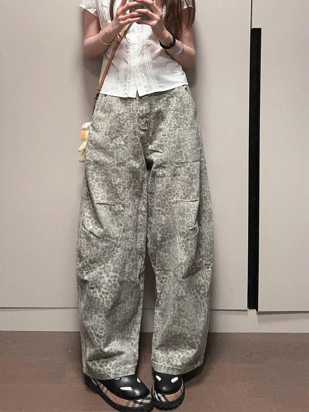 Summer 2026 Women's Loose Fit Straight Leg Denim Jeans High Waist Wide Leg Pants Leopard Print Washed Casual High Elasticity
Summer 2026 Women's Loose Fit Straight Leg Denim Jeans High Waist Wide Leg Pants Leopard Print Washed Casual High Elasticity