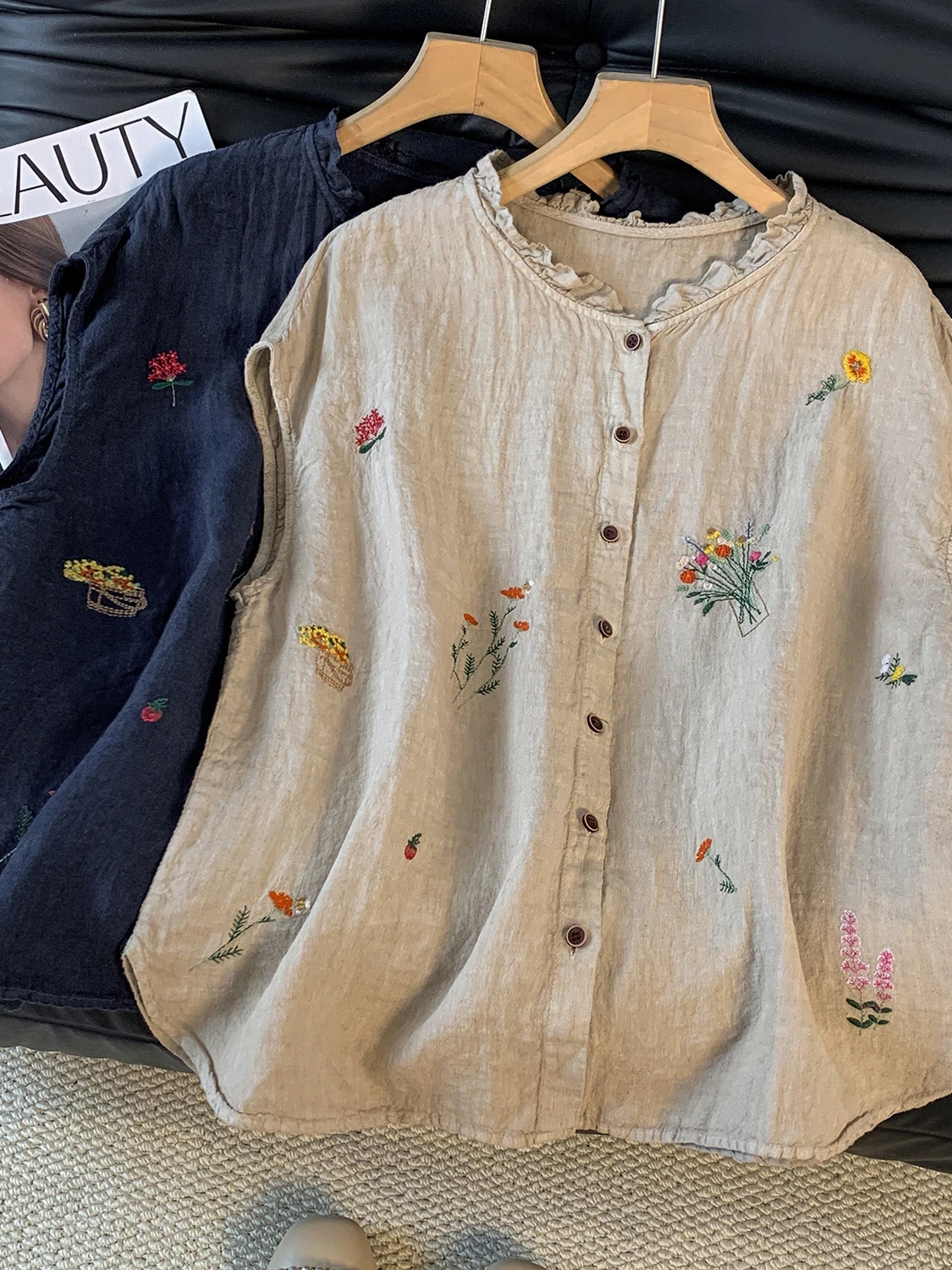 Женский повседневный универсальный летний топ из хлопка и льна с вышивкой в стиле ретро, большой размер с воротником-стойкой и одной пуговицей
Женский повседневный универсальный летний топ из хлопка и льна с вышивкой в стиле ретро, большой размер с воротником-стойкой и одной пуговицей