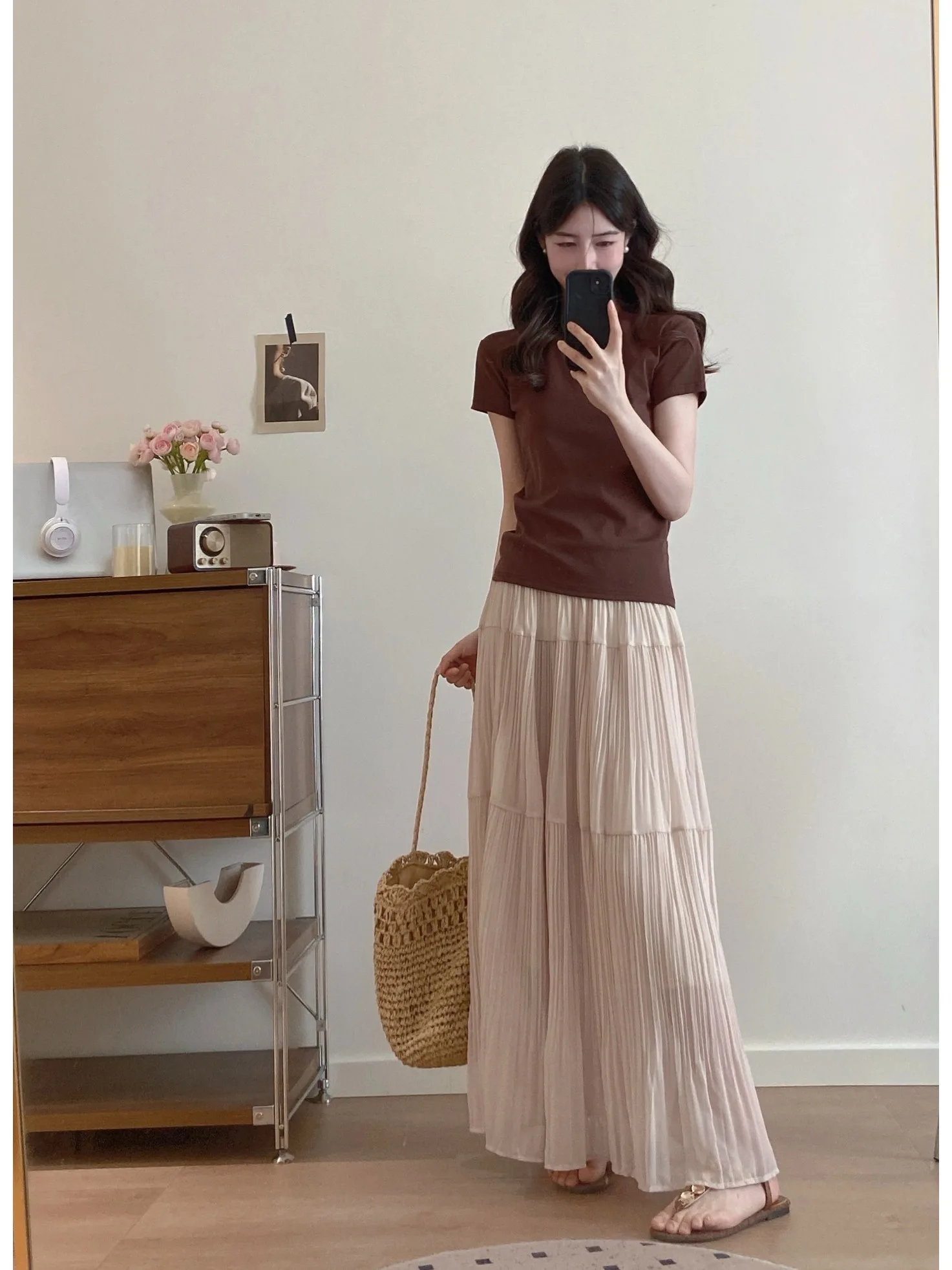 plus Size Lazy Style Set Summer New Pure Color High Waist Pleated Skirt Short Sleeve Top And Skirt Matching Women's Fashion
plus Size Lazy Style Set Summer New Pure Color High Waist Pleated Skirt Short Sleeve Top And Skirt Matching Women's Fashion
