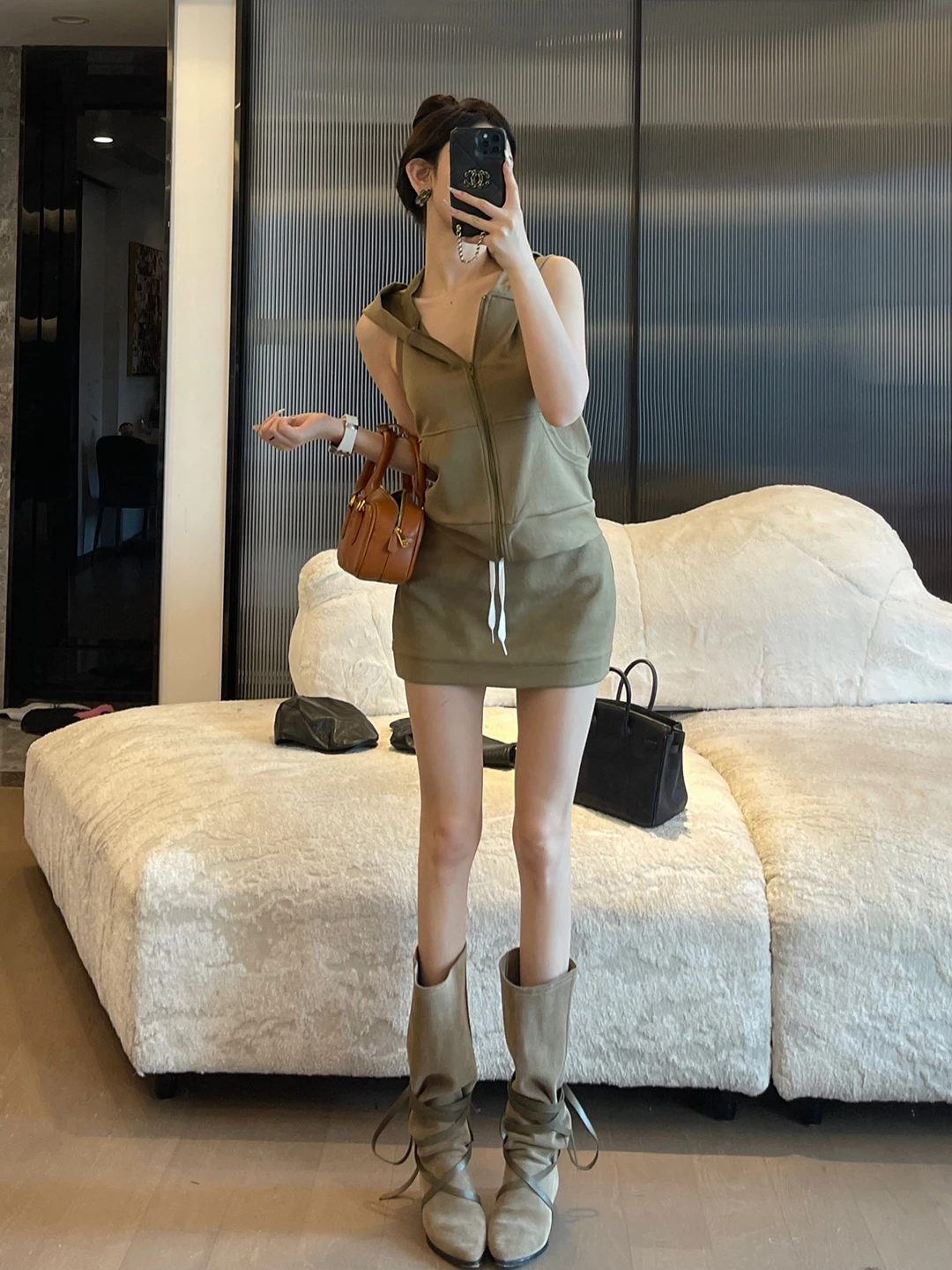 Стильный комплект ChiclyNana American Sle Hot Girl: худи и облегающая юбка с высокой талией, из полиэстера, с капюшоном
Стильный комплект ChiclyNana American Sle Hot Girl: худи и облегающая юбка с высокой талией, из полиэстера, с капюшоном