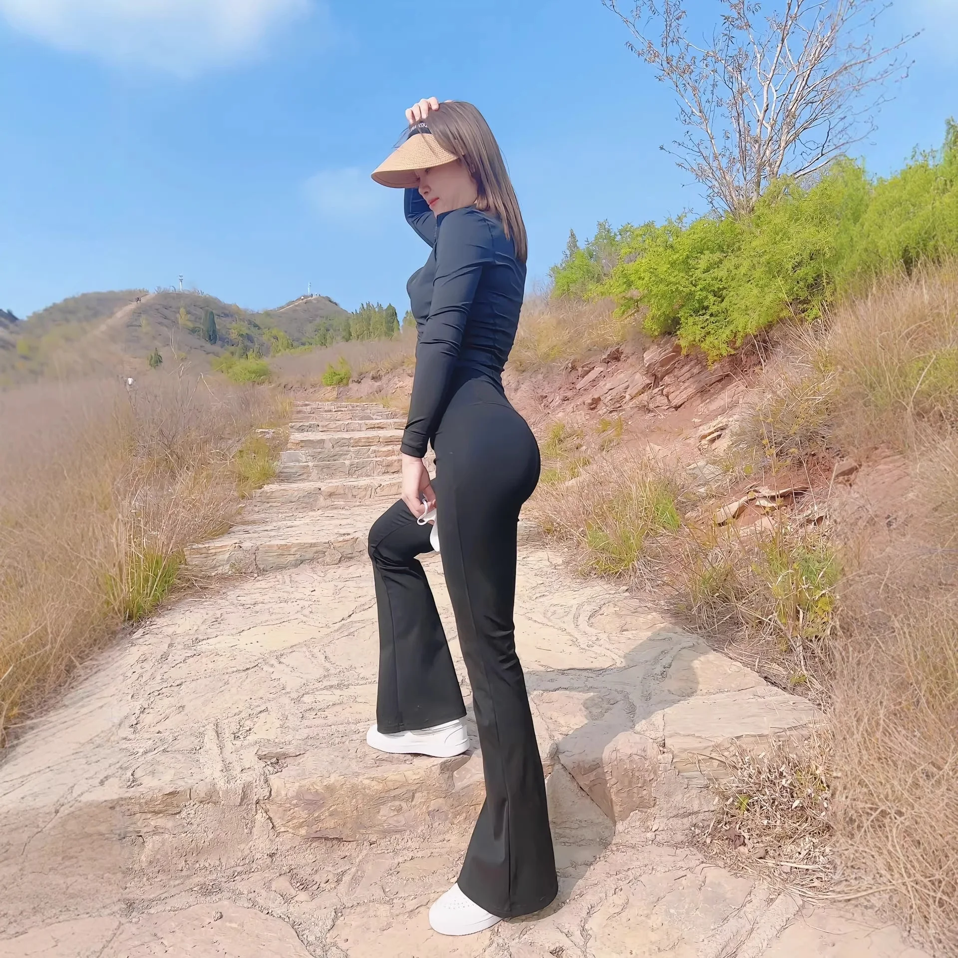 high-waisted yoga pants open crotch with invisible two-way zipper
high-waisted yoga pants open crotch with invisible two-way zipper