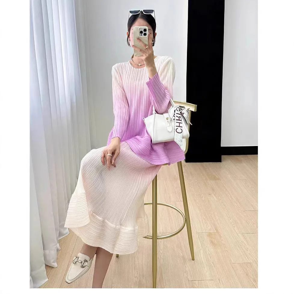 Gradient Round Neck Long Sleeve Top High Waist Pleated Half Body Skirt Two Piece Miyake 2025 Summer New Women's Suit ALSEY
Gradient Round Neck Long Sleeve Top High Waist Pleated Half Body Skirt Two Piece Miyake 2025 Summer New Women's Suit ALSEY