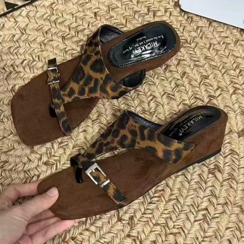 Leopard Slippers Women Wedges Sandals Clip Toe Shoes Summer Trend Flip Flops 2026 Fashion Beach Pumps Slingback Slides De Woman
Leopard Slippers Women Wedges Sandals Clip Toe Shoes Summer Trend Flip Flops 2026 Fashion Beach Pumps Slingback Slides De Woman