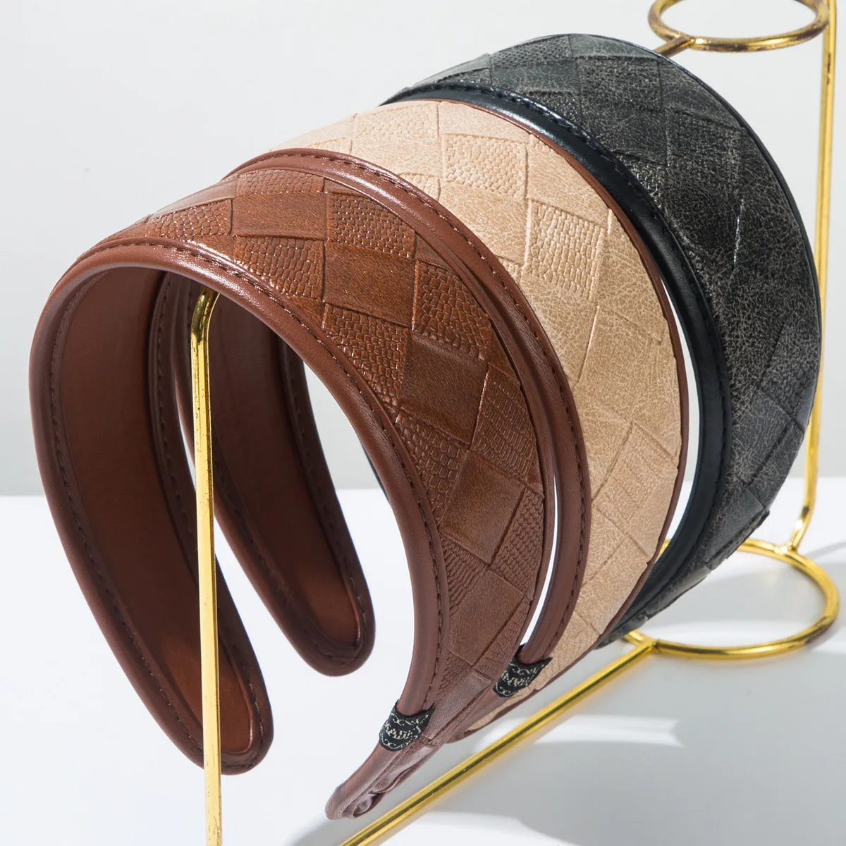 Korean Fashion New Leather Plaid Texture Headband Ins Style Versatile Retro Wide Edge High-end Hair Accessories
Korean Fashion New Leather Plaid Texture Headband Ins Style Versatile Retro Wide Edge High-end Hair Accessories