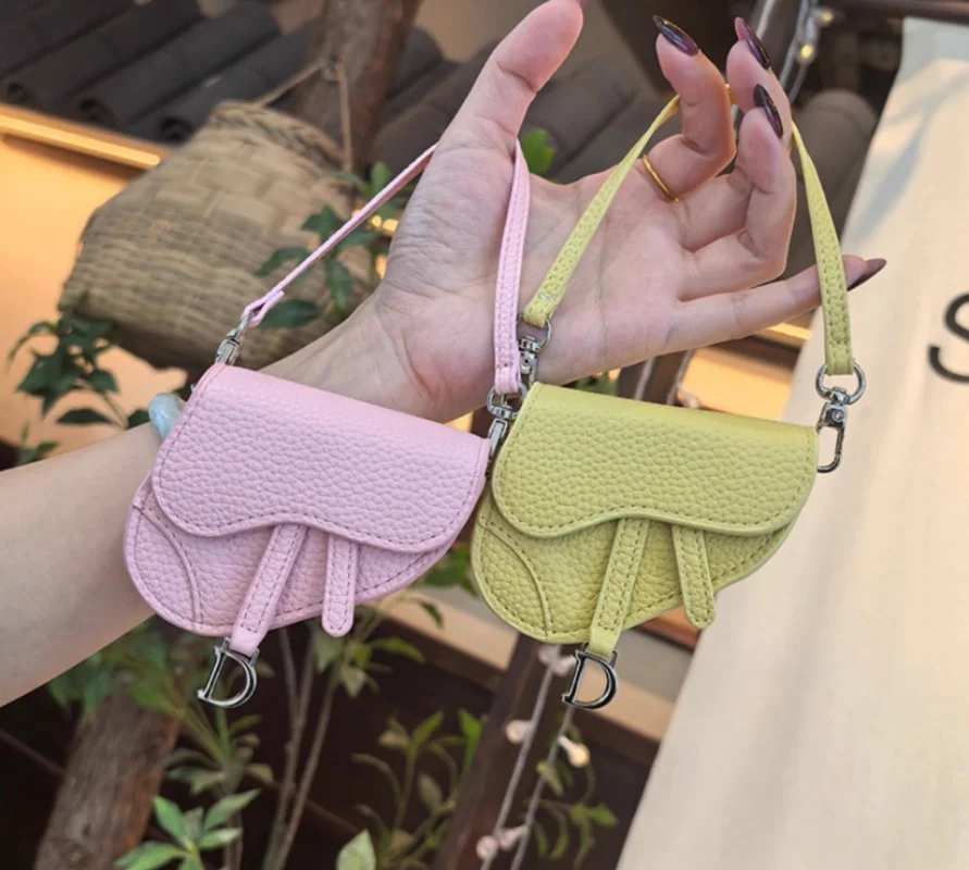 Сумка для куклы bjd подходит для седельных сумок размером 1/3 1/4 1/6 1/8, подвесок, креативные чехлы для наушников, сумки для хранения и аксессуары для кукол
Сумка для куклы bjd подходит для седельных сумок размером 1/3 1/4 1/6 1/8, подвесок, креативные чехлы для наушников, сумки для хранения и аксессуары для кукол