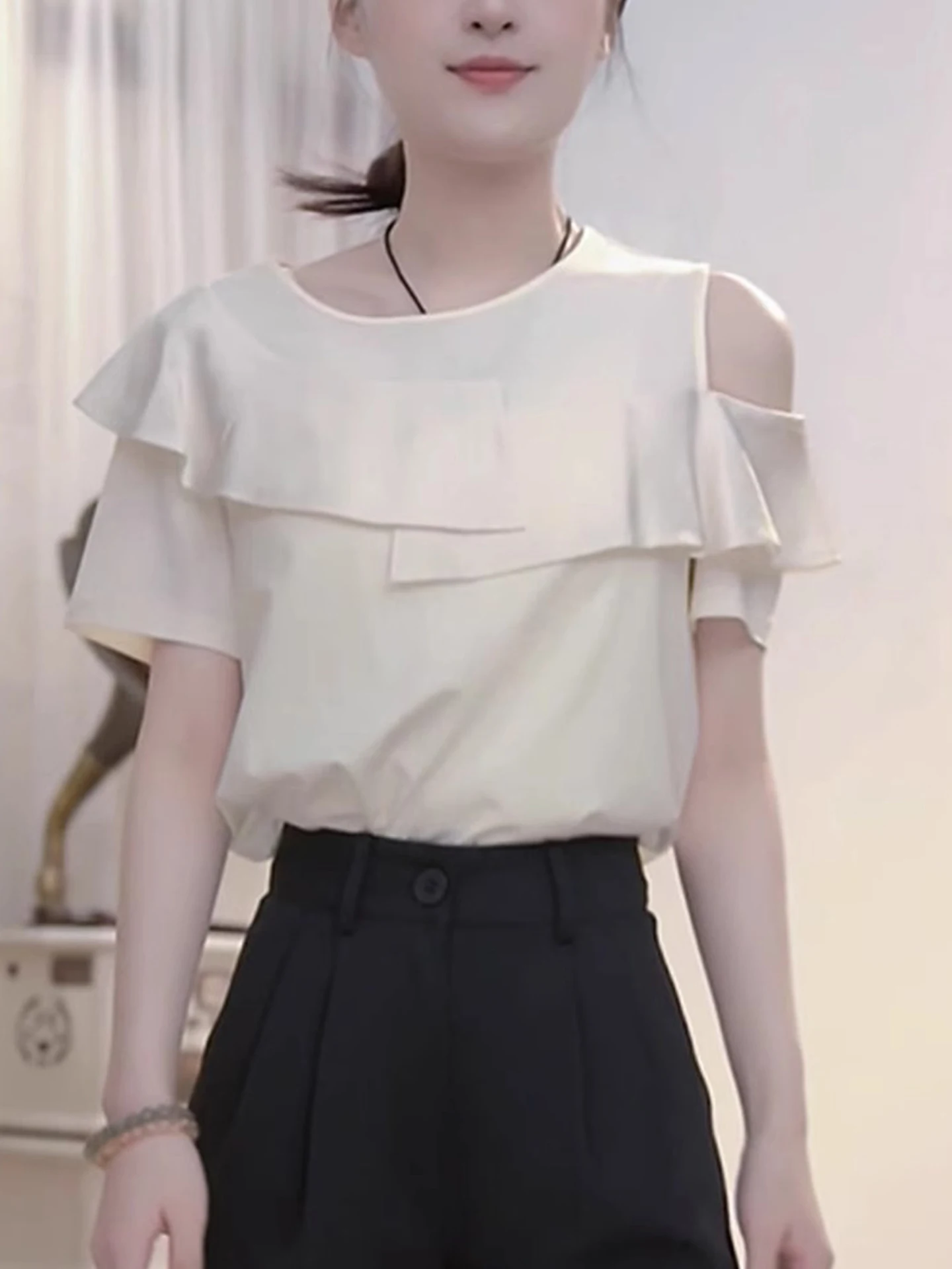 Faionable oulder-baring ort-sved Pure Color irt Ele Korean Sle Commute Straight-cut Silk Women's Top
Faionable oulder-baring ort-sved Pure Color irt Ele Korean Sle Commute Straight-cut Silk Women's Top