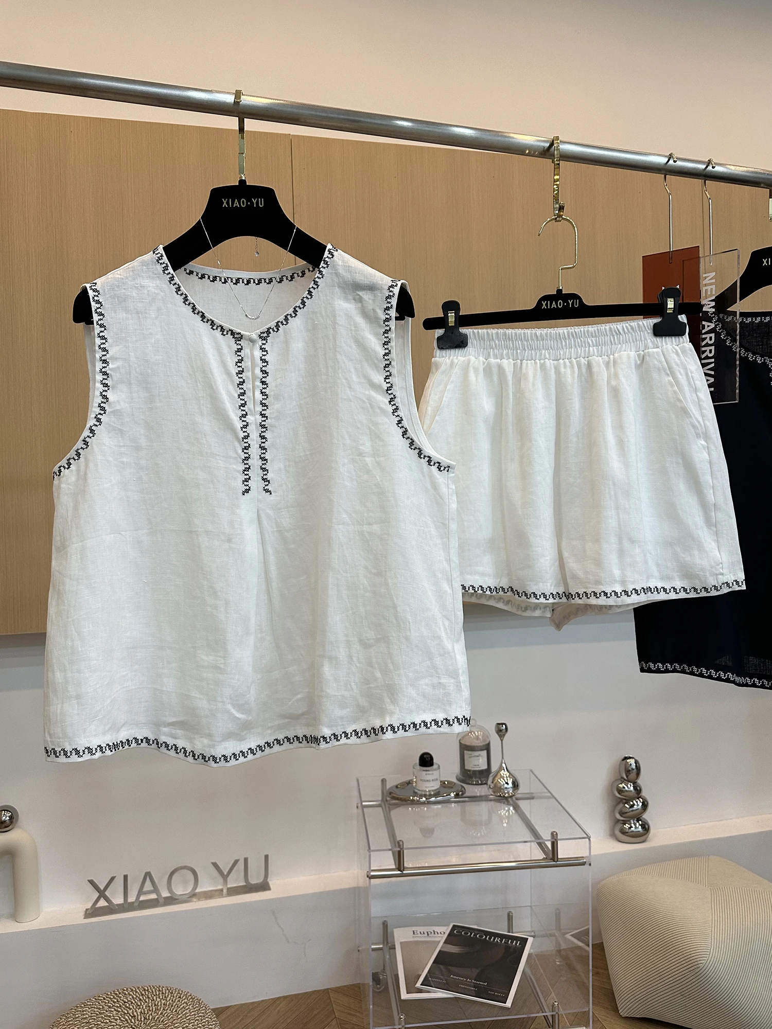 Women’s Casual 2 Piece Outfits Fashion Sleeveless Oversized Cotton Shirt And Wide Leg Shorts Set Embroidery Two Pieces N840
Women’s Casual 2 Piece Outfits Fashion Sleeveless Oversized Cotton Shirt And Wide Leg Shorts Set Embroidery Two Pieces N840
