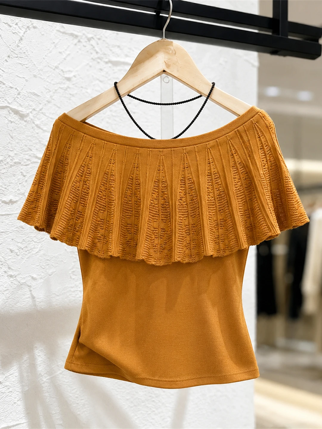 Silk Knitted Short Sleeve Shoulder Bared One Shoulder Commute Style Women's Top Ice Silk Korean Version Straight Cut Summer
Silk Knitted Short Sleeve Shoulder Bared One Shoulder Commute Style Women's Top Ice Silk Korean Version Straight Cut Summer