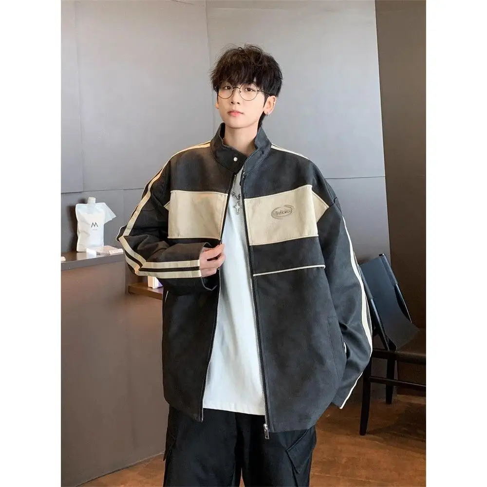 Мужская куртка из искусственной кожи в стиле ретро, свободного кроя, с высоким воротником, контрастной расцветкой, на молнии, повседневная, из полиэфирного волокна, весенняя коллекция
Мужская куртка из искусственной кожи в стиле ретро, свободного кроя, с высоким воротником, контрастной расцветкой, на молнии, повседневная, из полиэфирного волокна, весенняя коллекция