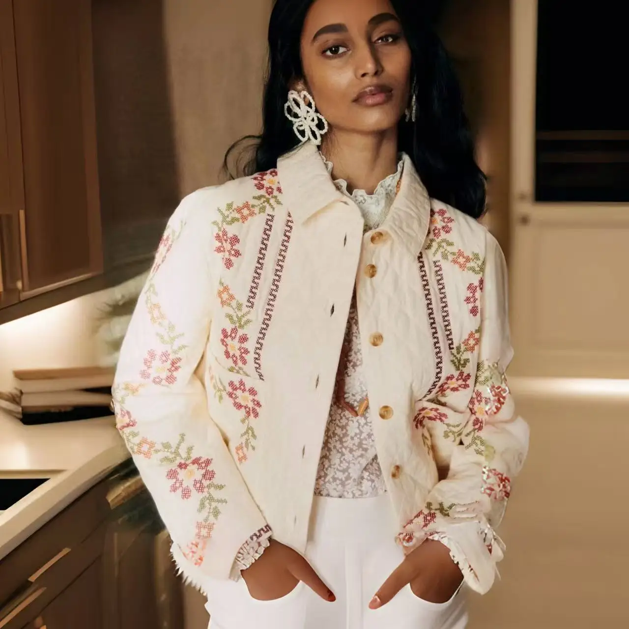 Paris Seza Embroidered Cotton Short Jacket 2 Colors Floral Diamond Pattern Women's Fashion Autumn Warmth Straight Cut Style
Paris Seza Embroidered Cotton Short Jacket 2 Colors Floral Diamond Pattern Women's Fashion Autumn Warmth Straight Cut Style