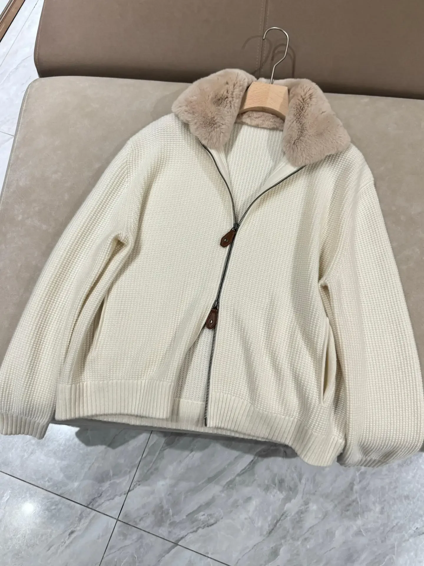 Women Detachable Rabbit hair Collar Cardigan Winter Turtleneck Long Sleeve Loose Cashmere Knitted Sweater
Women Detachable Rabbit hair Collar Cardigan Winter Turtleneck Long Sleeve Loose Cashmere Knitted Sweater