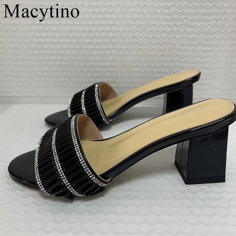 2024 New Arrival Spring and summer rhinestone slippers women with the word with cool slippers
2024 New Arrival Spring and summer rhinestone slippers women with the word with cool slippers