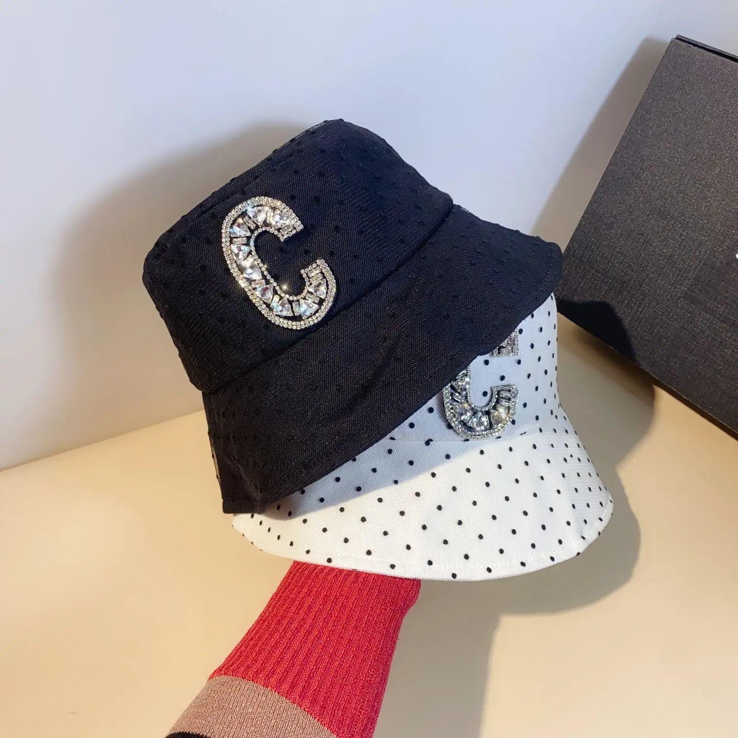 Spring, Autumn and Summer Fisherman's Hat Japanese Rhinestone Letter C Wave Dot Mesh Cotton Outdoor Big brim Sunscreen Basin Hat
Spring, Autumn and Summer Fisherman's Hat Japanese Rhinestone Letter C Wave Dot Mesh Cotton Outdoor Big brim Sunscreen Basin Hat