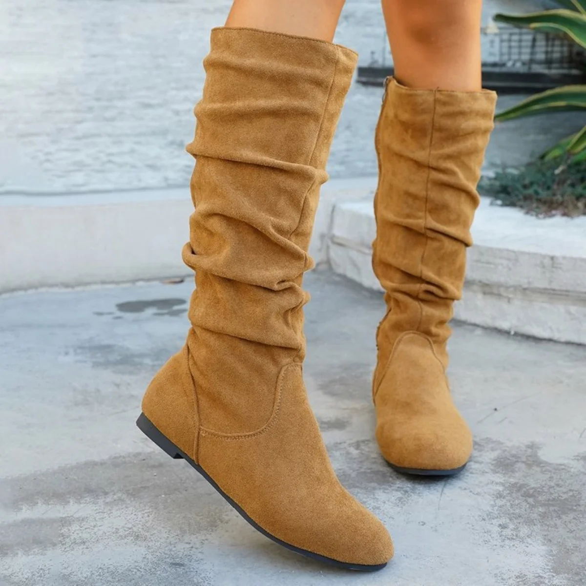 New fashionable and trendy plus-size autumn and winter Western cowboy boots, retro chunky mid-calf boots with buckle straps
New fashionable and trendy plus-size autumn and winter Western cowboy boots, retro chunky mid-calf boots with buckle straps