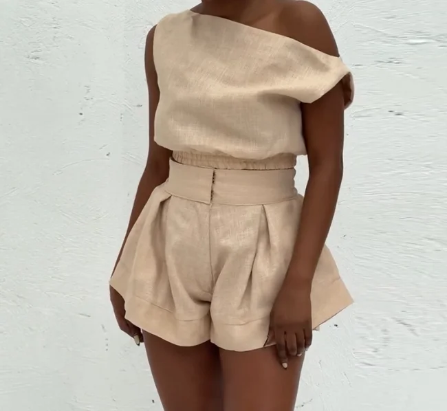 2025 New Sweet and Fresh Slanted Collar Crop and High Waist Casual Wide Leg Shorts Set for Girls In Stock
2025 New Sweet and Fresh Slanted Collar Crop and High Waist Casual Wide Leg Shorts Set for Girls In Stock