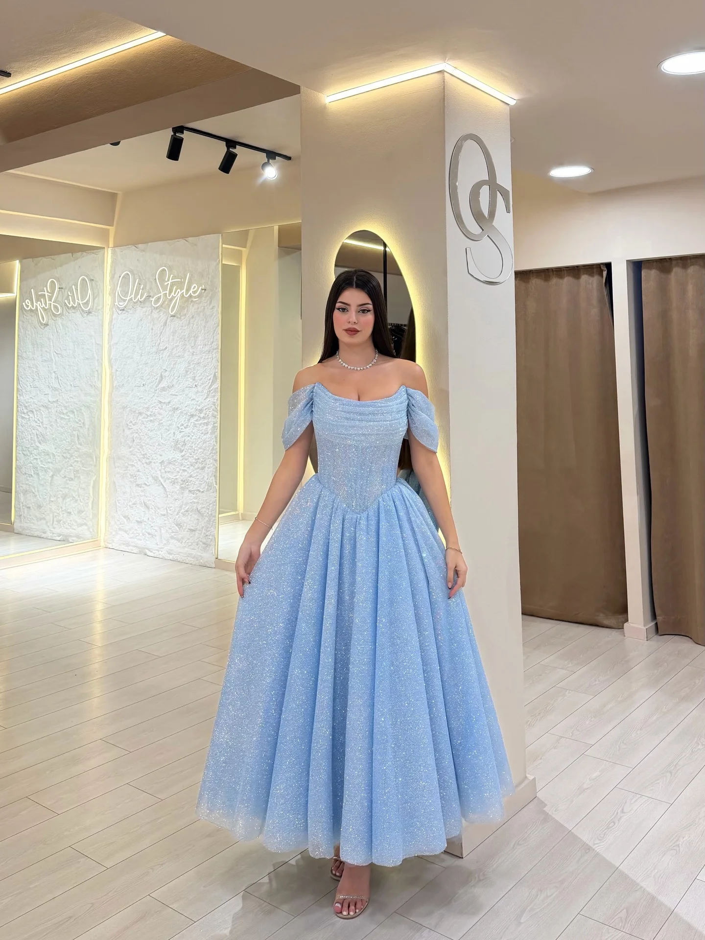Contessa Custom Off Shoulder Corset Elegant Prom Dress Sparkly Glitter Chic robes de soirée Blue Ball Gown Floor Length 2026
Contessa Custom Off Shoulder Corset Elegant Prom Dress Sparkly Glitter Chic robes de soirée Blue Ball Gown Floor Length 2026