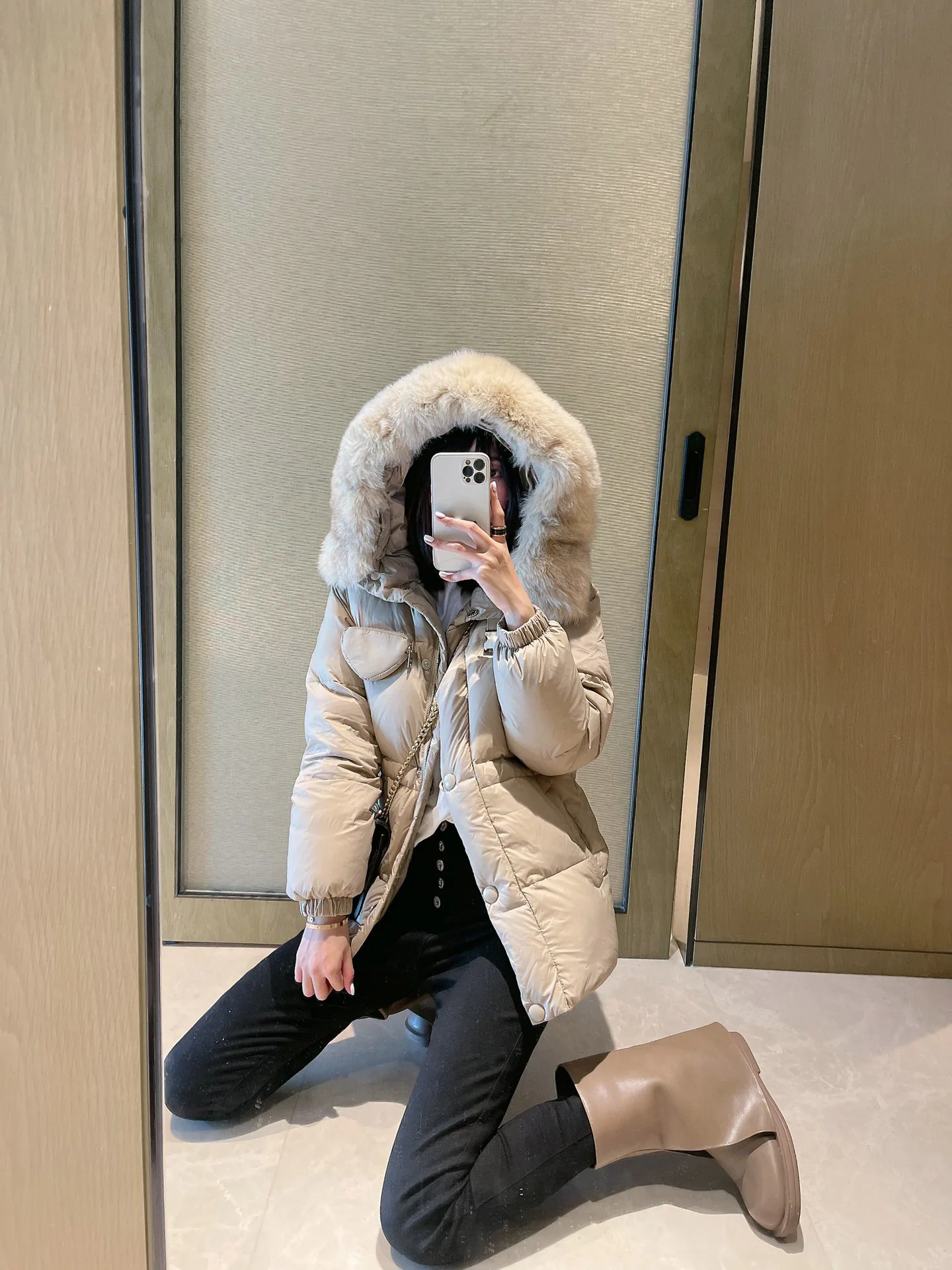 2025 Women's Clothing High quality oversized fur collar down jacket 1102
2025 Women's Clothing High quality oversized fur collar down jacket 1102