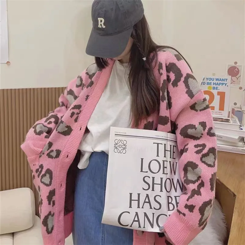 Autumn Winter New Women Sweater Coat Leopard V-Neck Casual Knitted Cardigan Top Fashion Loose Knitwears Cardigans Para Mujer
Autumn Winter New Women Sweater Coat Leopard V-Neck Casual Knitted Cardigan Top Fashion Loose Knitwears Cardigans Para Mujer