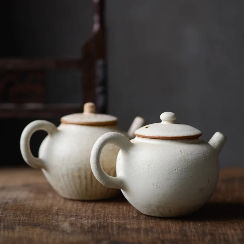 ★Jingdezhen Powder Pot Gracked Glaze Stoneware Pot Handmade Japanese Style Teapot Exquisite Production Water Cut-off
★Jingdezhen Powder Pot Gracked Glaze Stoneware Pot Handmade Japanese Style Teapot Exquisite Production Water Cut-off