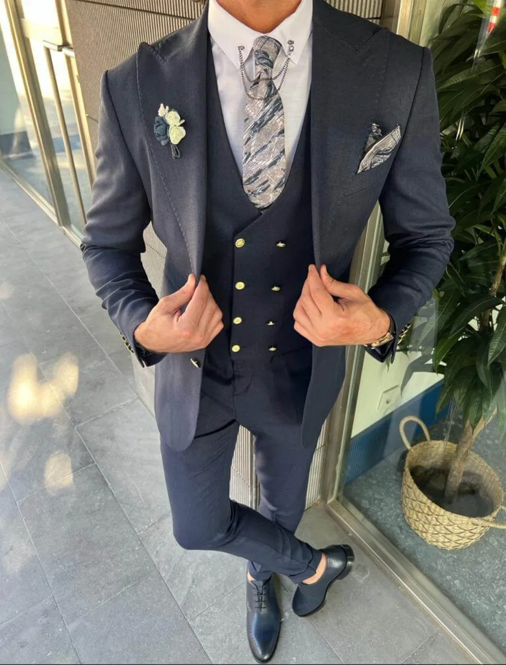 Navy Blue Peak Lapel Men's Suits For Wedding Formal Wear Male Blazer Sets Custom Fashion 3-Piece Jacket+Pants+Vest Costume Homme
Navy Blue Peak Lapel Men's Suits For Wedding Formal Wear Male Blazer Sets Custom Fashion 3-Piece Jacket+Pants+Vest Costume Homme