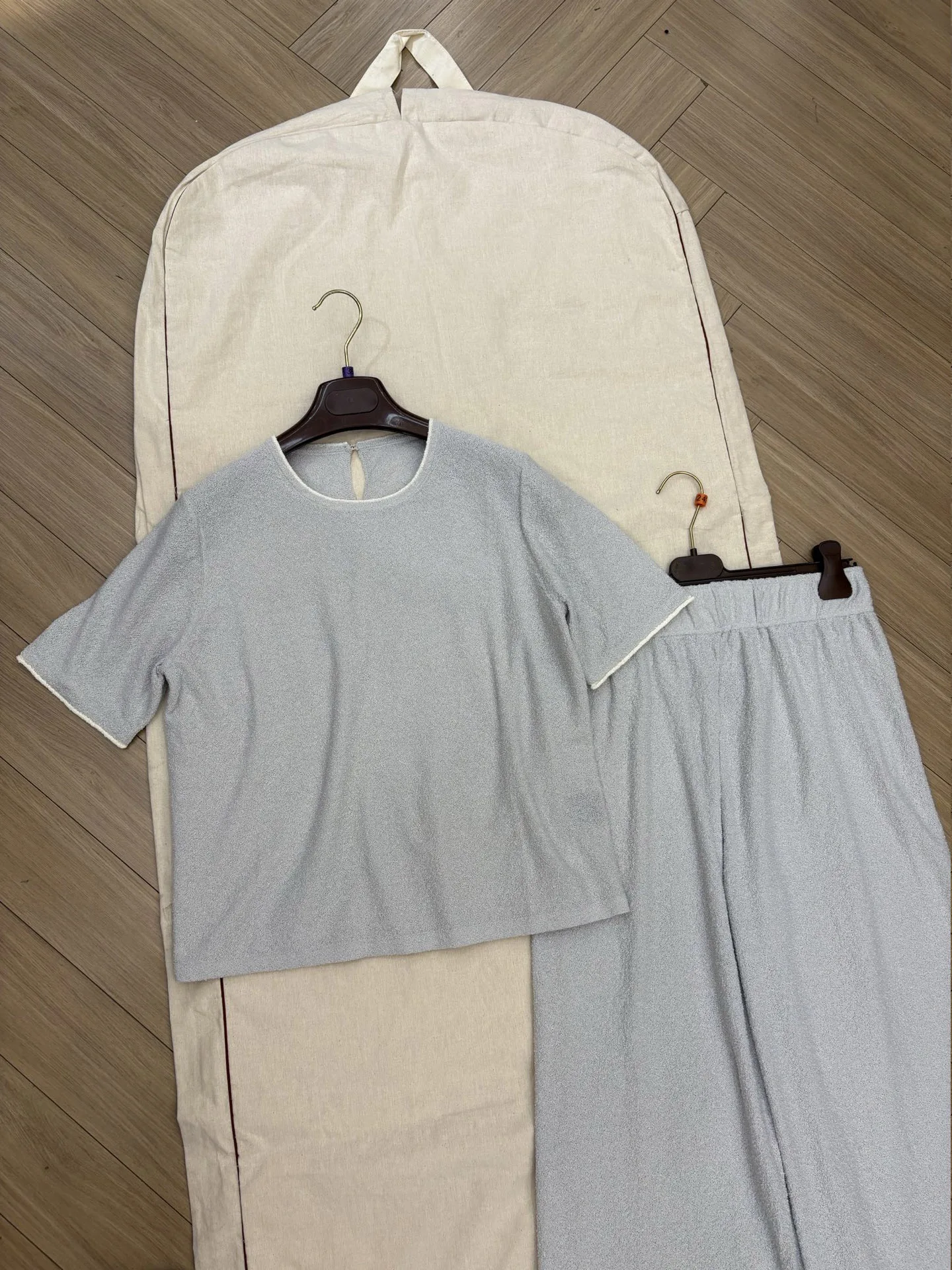 New Women'S Silk Cotton Round Neck Short-Sleeved T-Shirt Fashionable And Versatile Temperament + Trousers Set
New Women'S Silk Cotton Round Neck Short-Sleeved T-Shirt Fashionable And Versatile Temperament + Trousers Set