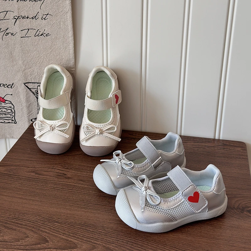 Girls Mary Jane Sneakers Soft Sole Non-Slip Kids Casual Shoes Heart Design Hook Loop Outdoor Walking Shoes for Children Sandals
Girls Mary Jane Sneakers Soft Sole Non-Slip Kids Casual Shoes Heart Design Hook Loop Outdoor Walking Shoes for Children Sandals