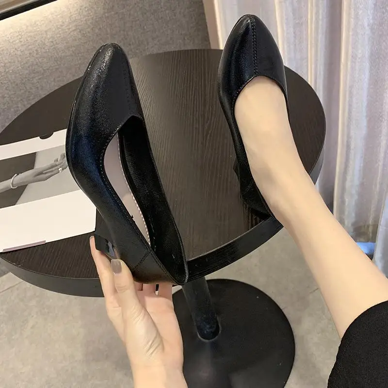 Fashionable High Heel Women's Rain Boots Anti-Slip Waterproof Work Boots Business Plastic Shoes round Toe Hollow Heel Summer
Fashionable High Heel Women's Rain Boots Anti-Slip Waterproof Work Boots Business Plastic Shoes round Toe Hollow Heel Summer