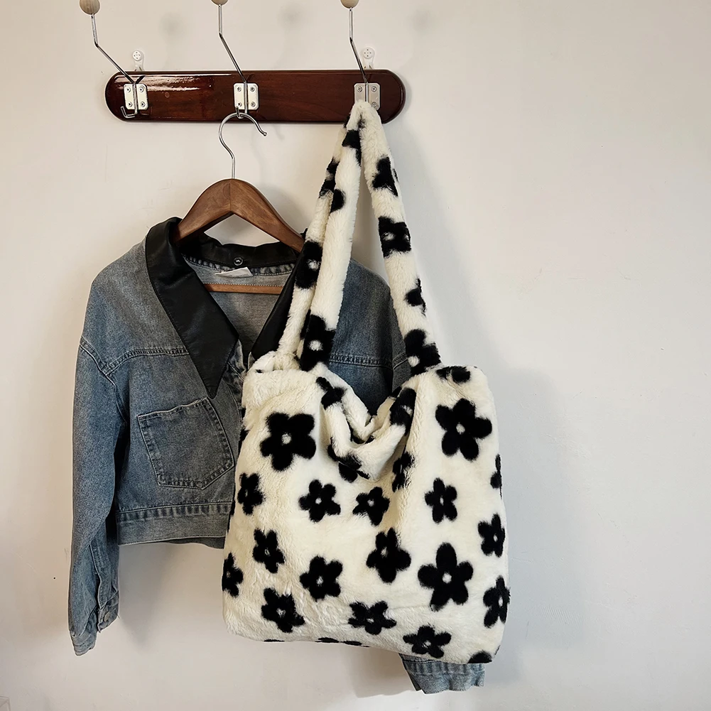 Женская пушистая сумка на плечо, меховая сумка-хобо, плюшевая сумка на молнии под мышками, сумка-тоут с цветком, нечеткая сумка-тоут, дорожная сумка
Женская пушистая сумка на плечо, меховая сумка-хобо, плюшевая сумка на молнии под мышками, сумка-тоут с цветком, нечеткая сумка-тоут, дорожная сумка