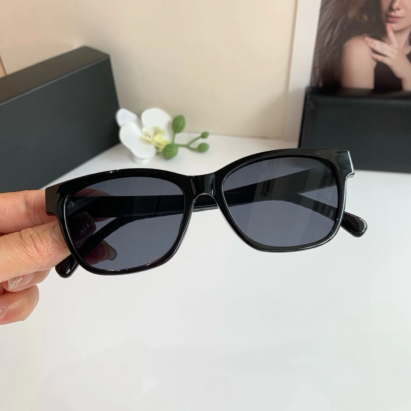 Summer Women's Sunglasses Large Frame Face-Slimming Sunglasses UV-Protective Sunglasses Outdoor Travel Versatile Goggles
Summer Women's Sunglasses Large Frame Face-Slimming Sunglasses UV-Protective Sunglasses Outdoor Travel Versatile Goggles
