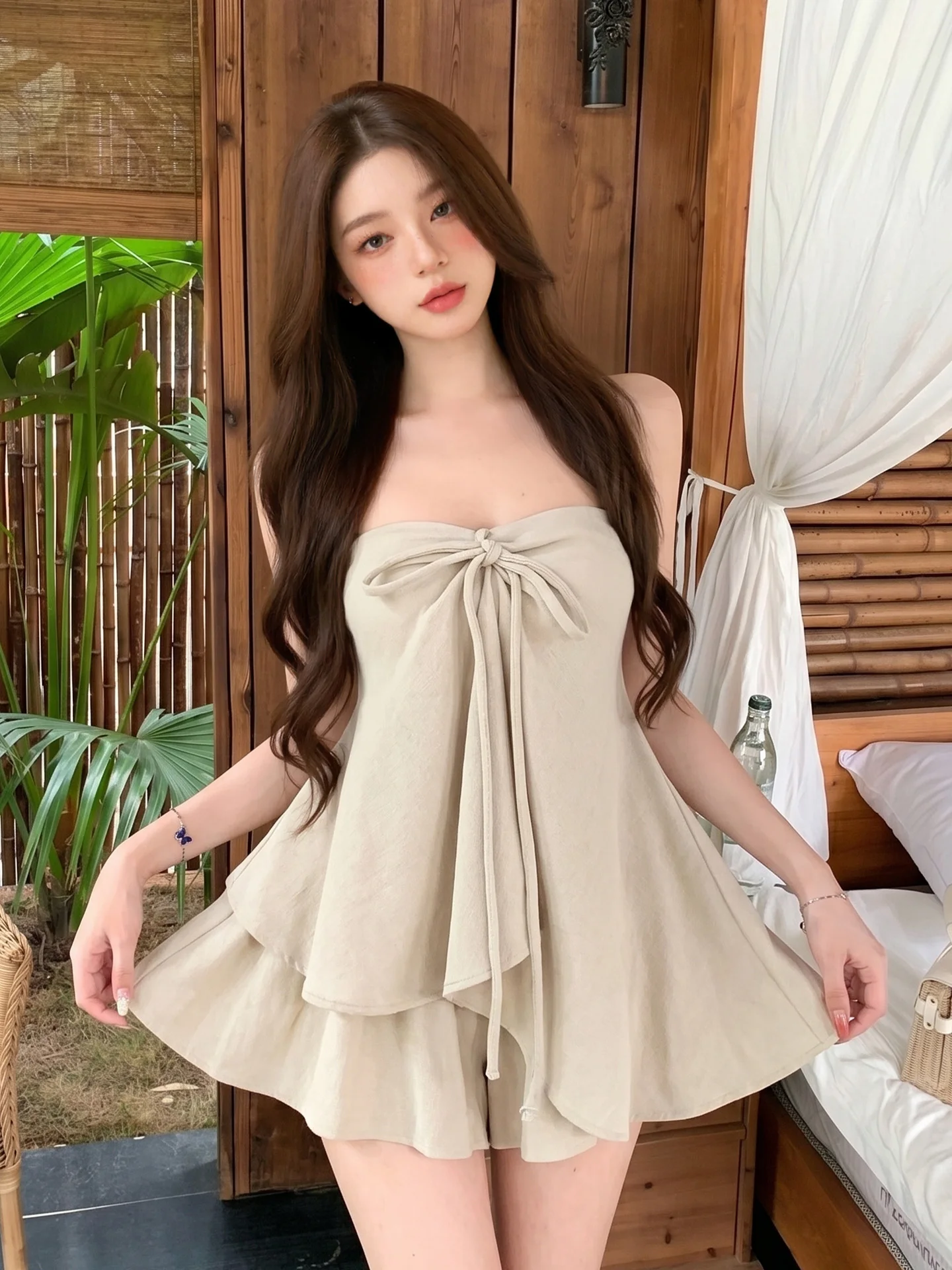 Summer Vacation Style Spicy Girl Irregular Neck Hanging Strap Vest Women's New 2026 Versatile Casual Shorts Two-Piece Set
Summer Vacation Style Spicy Girl Irregular Neck Hanging Strap Vest Women's New 2026 Versatile Casual Shorts Two-Piece Set
