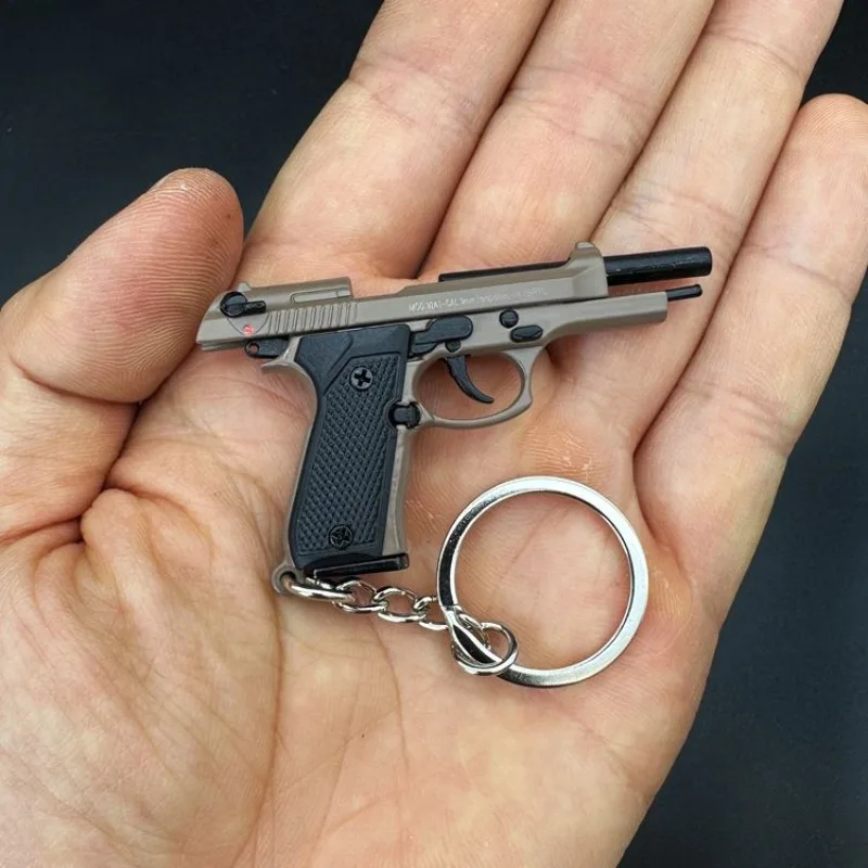 Масштаб 1:4 92F, мини-маленькая игрушка-пистолет, модель, брелок из сплава, подвеска, игрушки-непоседа для мальчиков, коллекция для взрослых, детский подарок на день рождения
Масштаб 1:4 92F, мини-маленькая игрушка-пистолет, модель, брелок из сплава, подвеска, игрушки-непоседа для мальчиков, коллекция для взрослых, детский подарок на день рождения