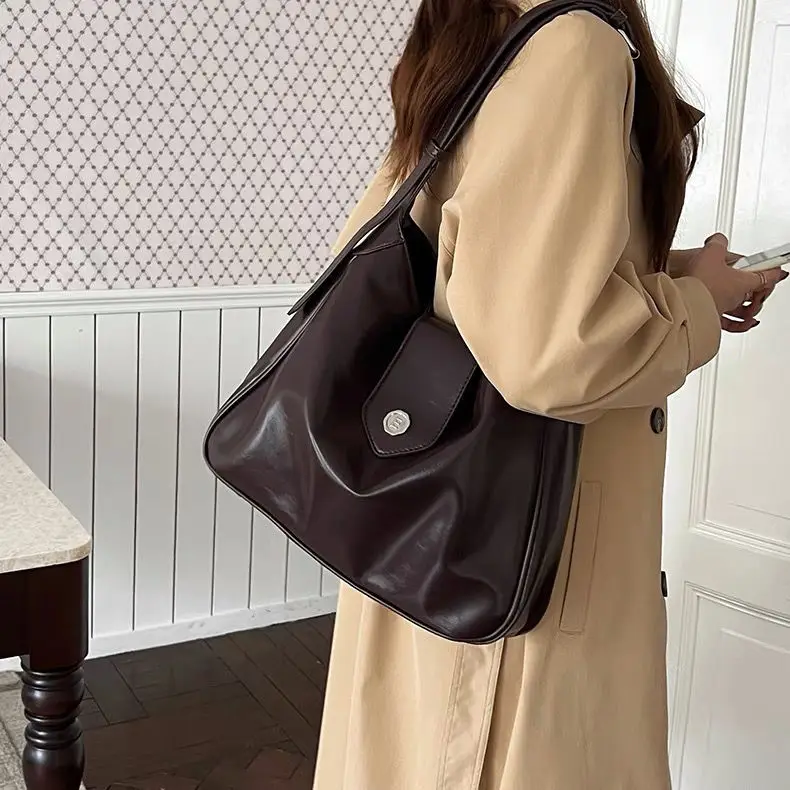 Korean Women's Bag Retro Oil Wax Leather Autumn and Winter Single Shoulder Big Bag Tote New Fashionable Large Capacity Cross Bag
Korean Women's Bag Retro Oil Wax Leather Autumn and Winter Single Shoulder Big Bag Tote New Fashionable Large Capacity Cross Bag