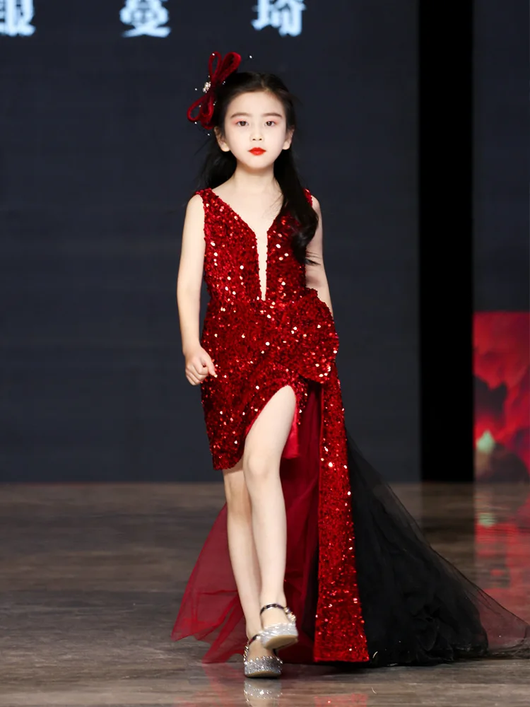 Children's evening dress new red sequins girl model catwalk little girl middle and older children's performance clothes
Children's evening dress new red sequins girl model catwalk little girl middle and older children's performance clothes